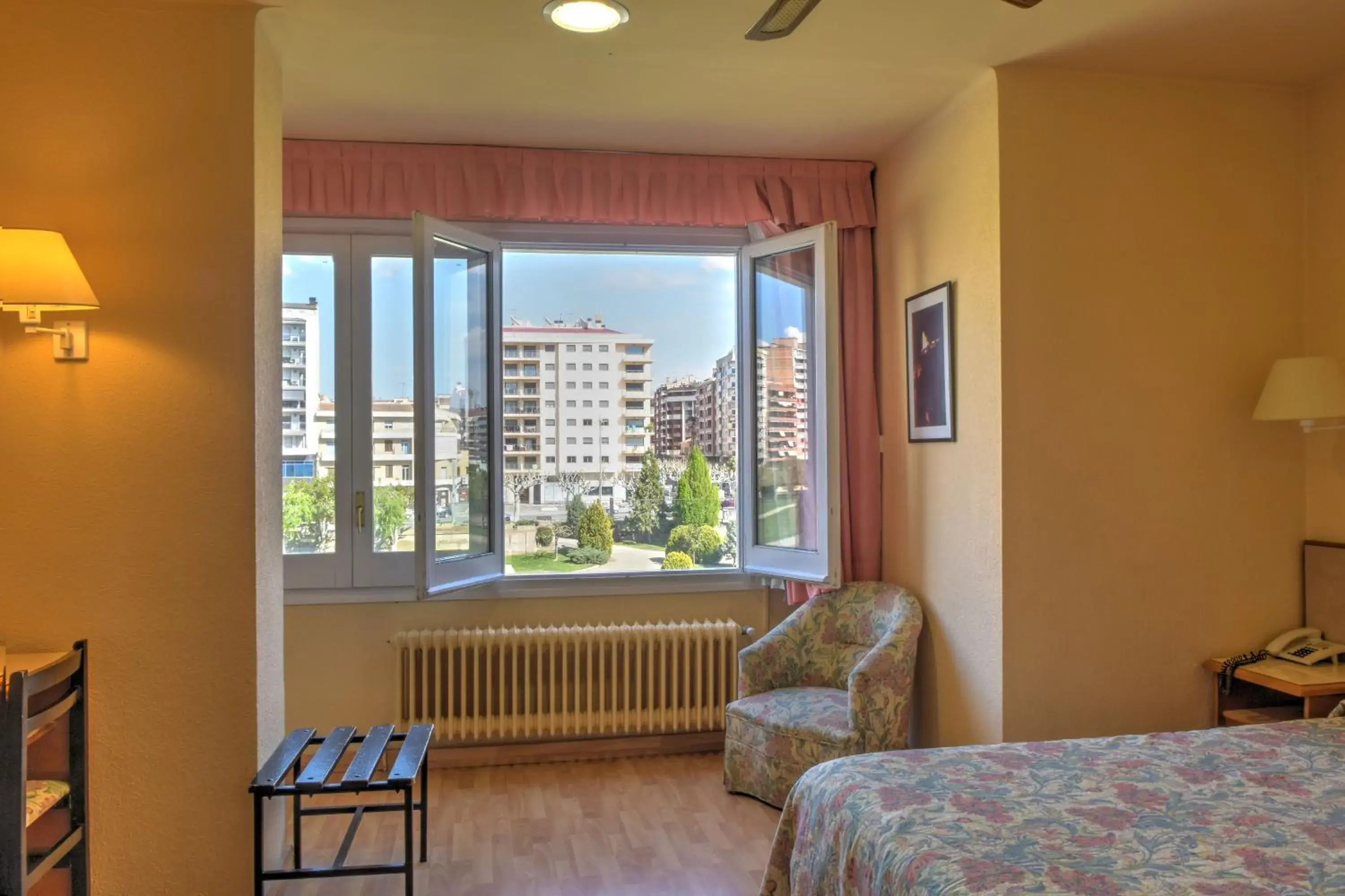 Double or Twin Room with View in Hotel Balaguer Double or Twin Room with View in Hotel Balaguer