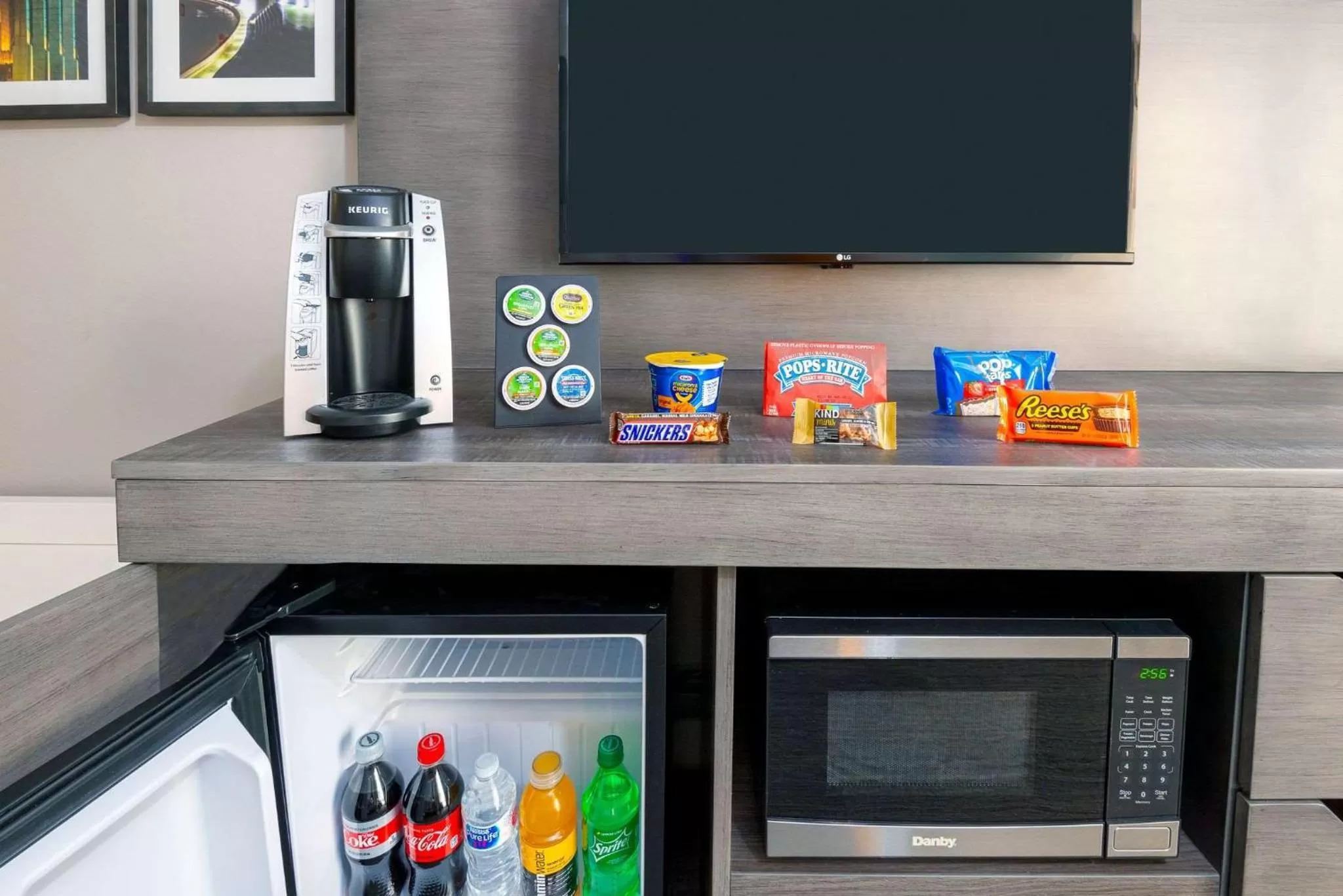 Photo of the whole room in Hampton Inn & Suites Country Club Plaza