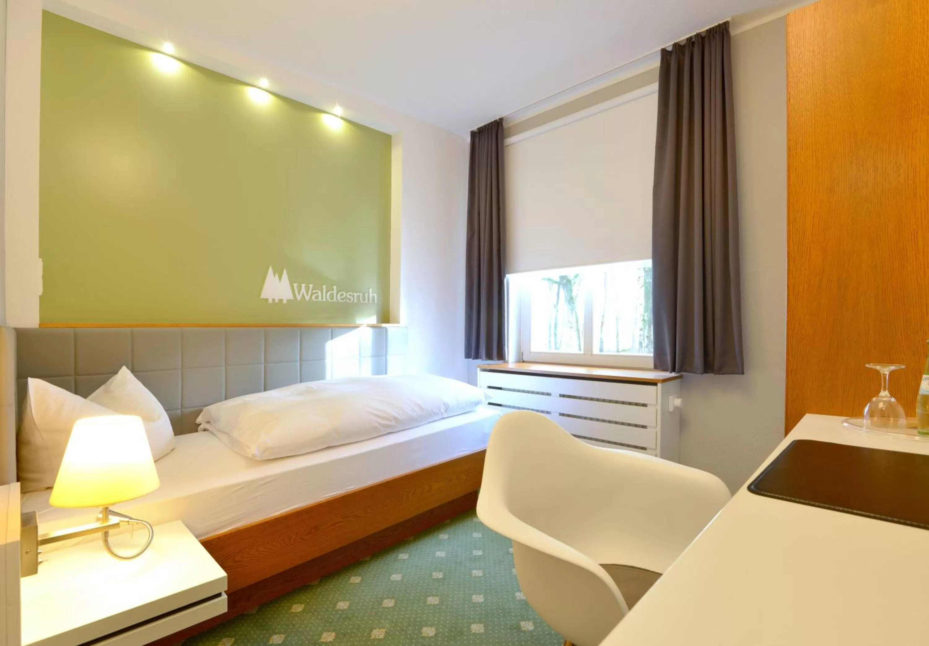 Property building, Bed in Hotel Restaurant Waldesruh