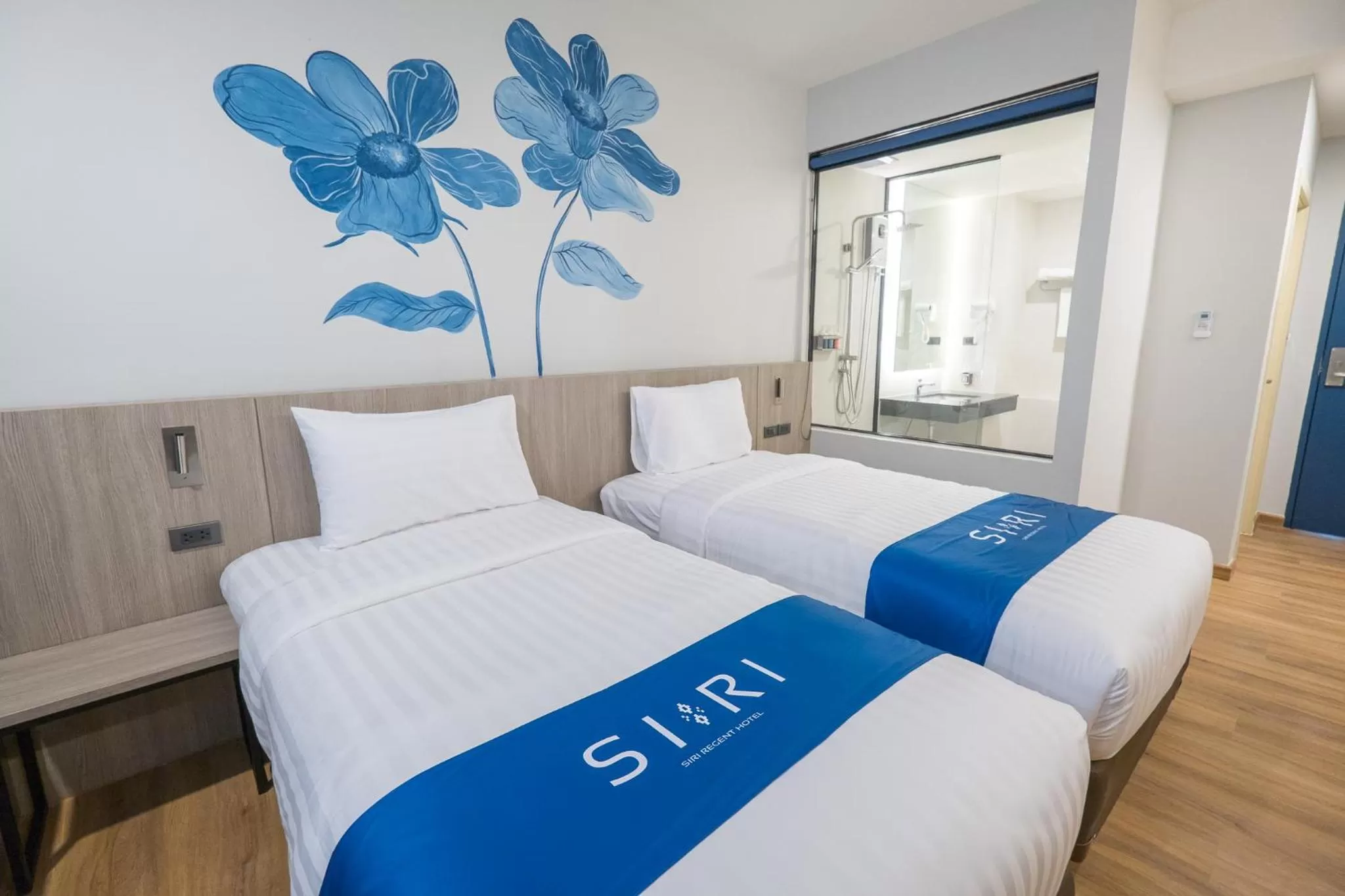 Bedroom, Bed in Siri regent Hotel