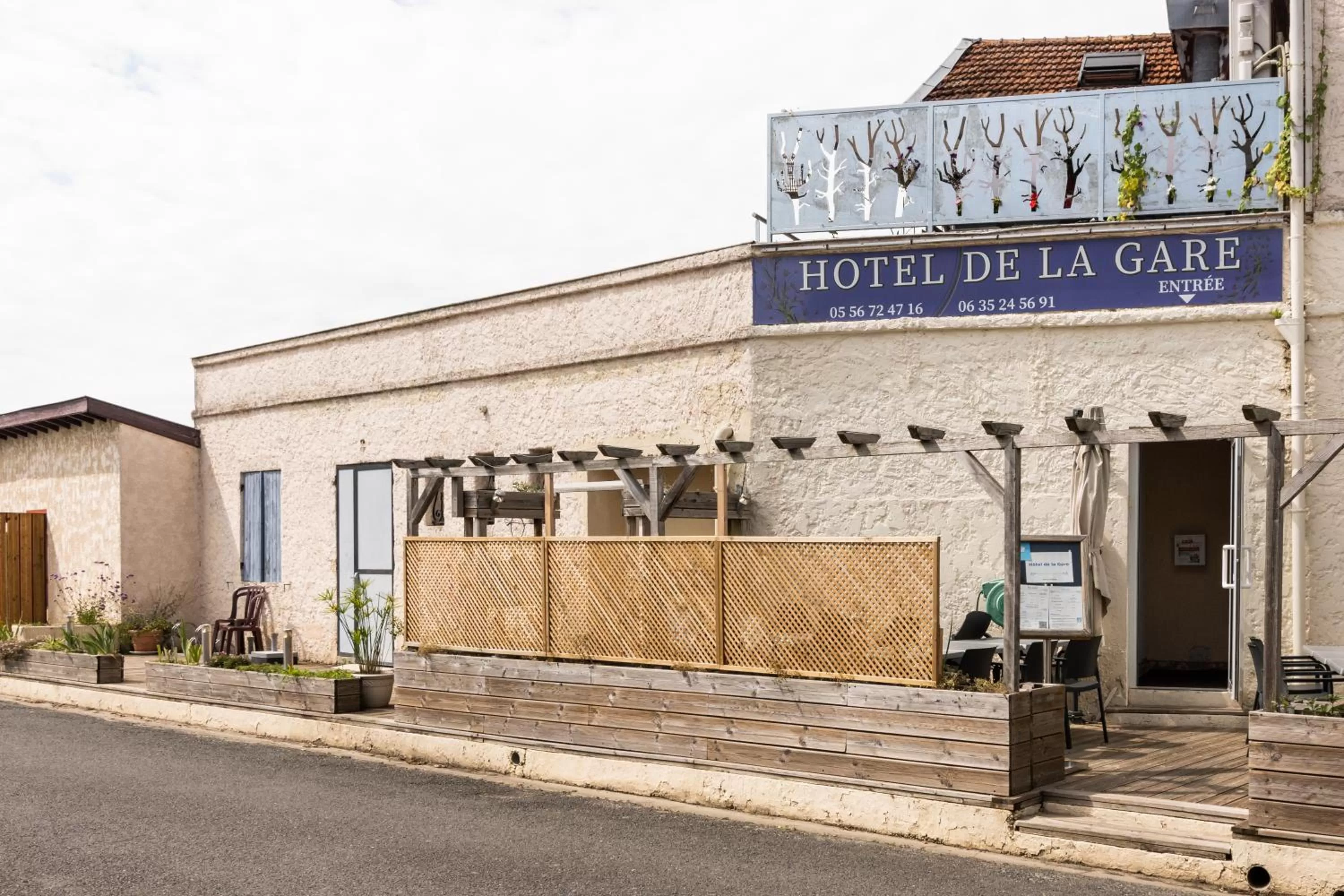 Property building in Hôtel de la Gare