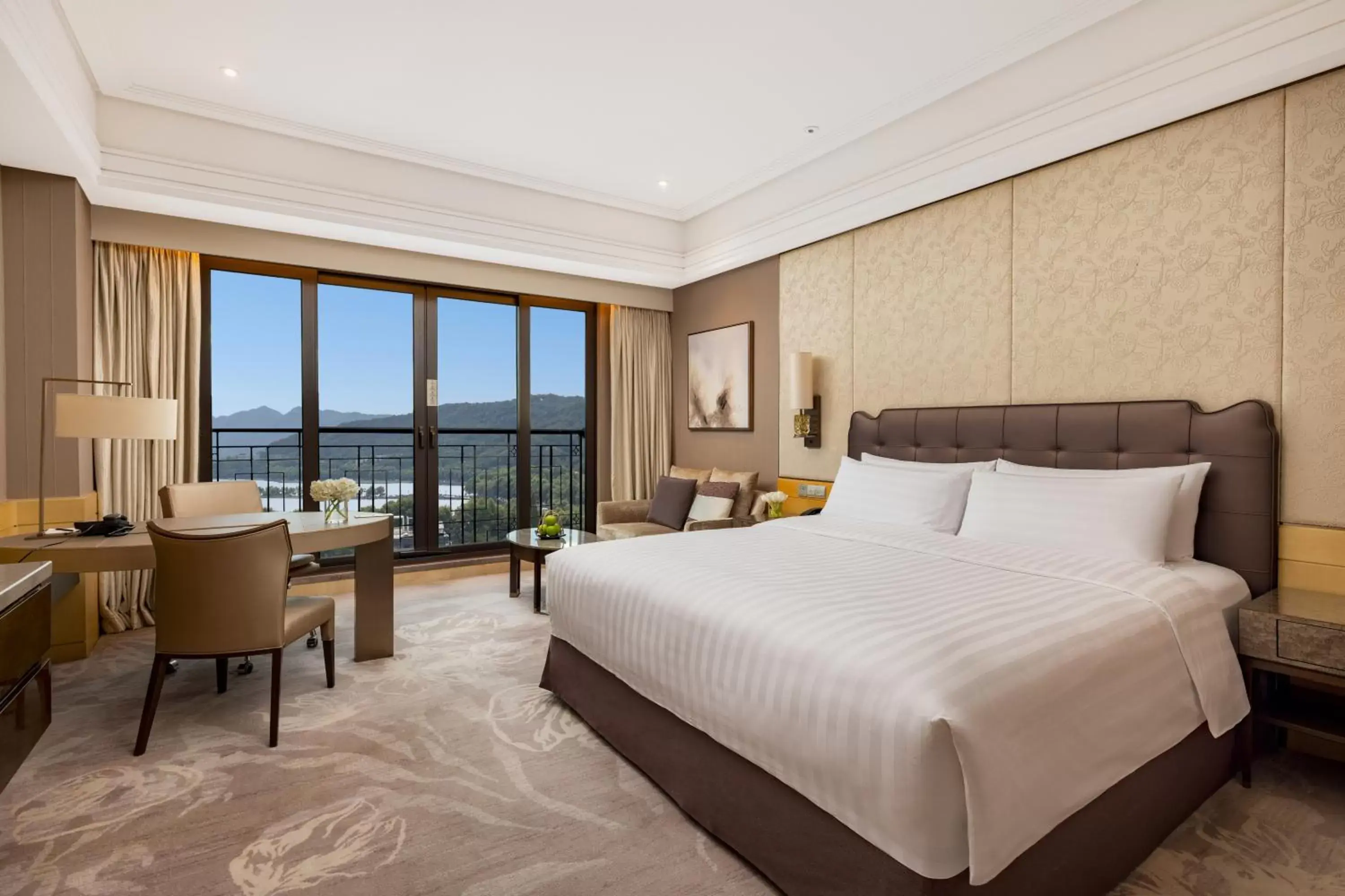 Premier Lakeview King in Midtown Shangri-La, Hangzhou Premier Lakeview King in Midtown Shangri-La, Hangzhou