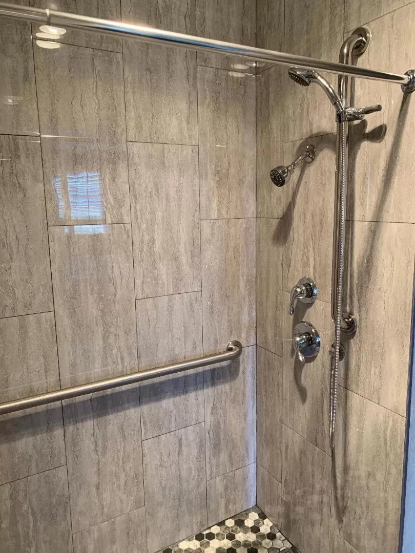 Shower in Good Living Inn