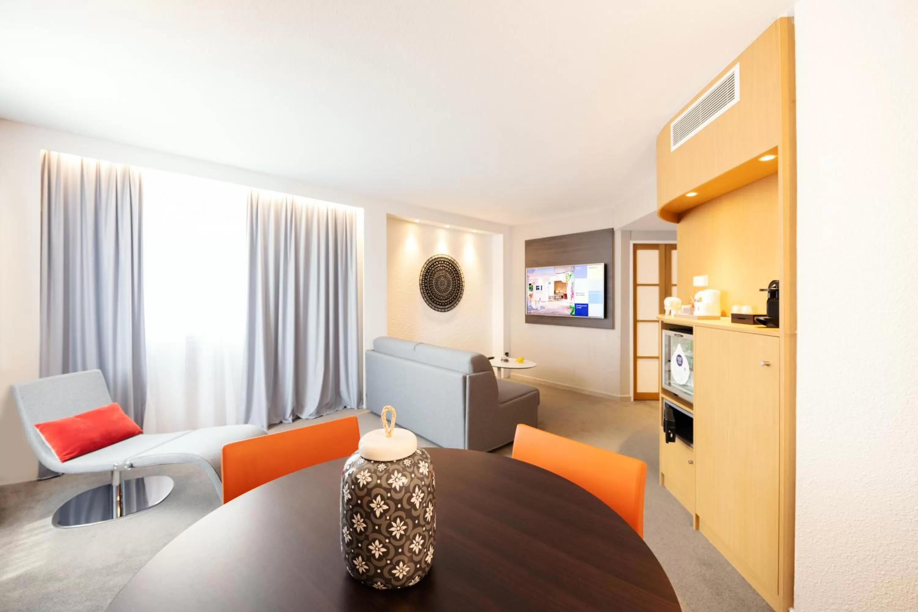 Seating area in Novotel Lyon Gerland Musée des Confluences