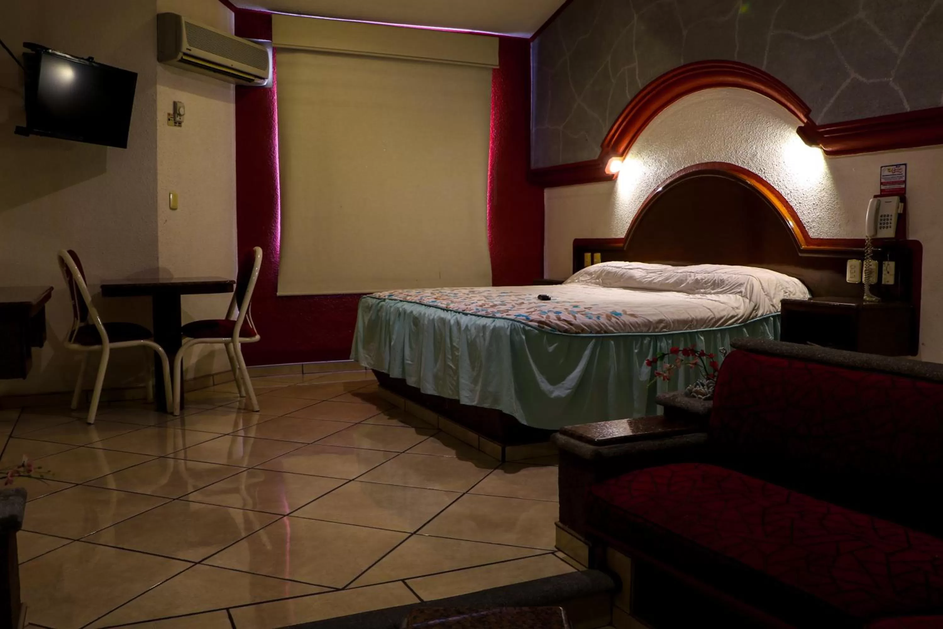 Photo of the whole room, Bed in Motel Caribe