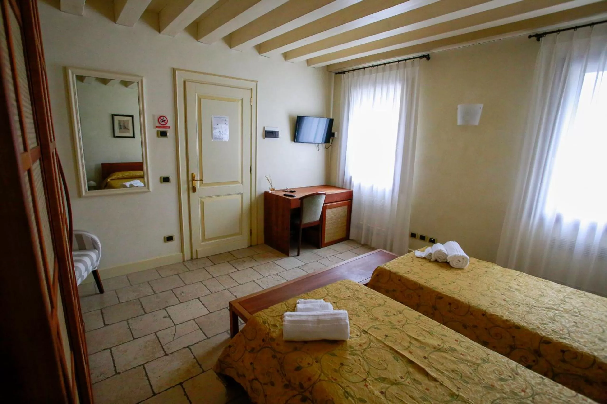 Bed, TV/Entertainment Center in Relais Villa Selvatico
