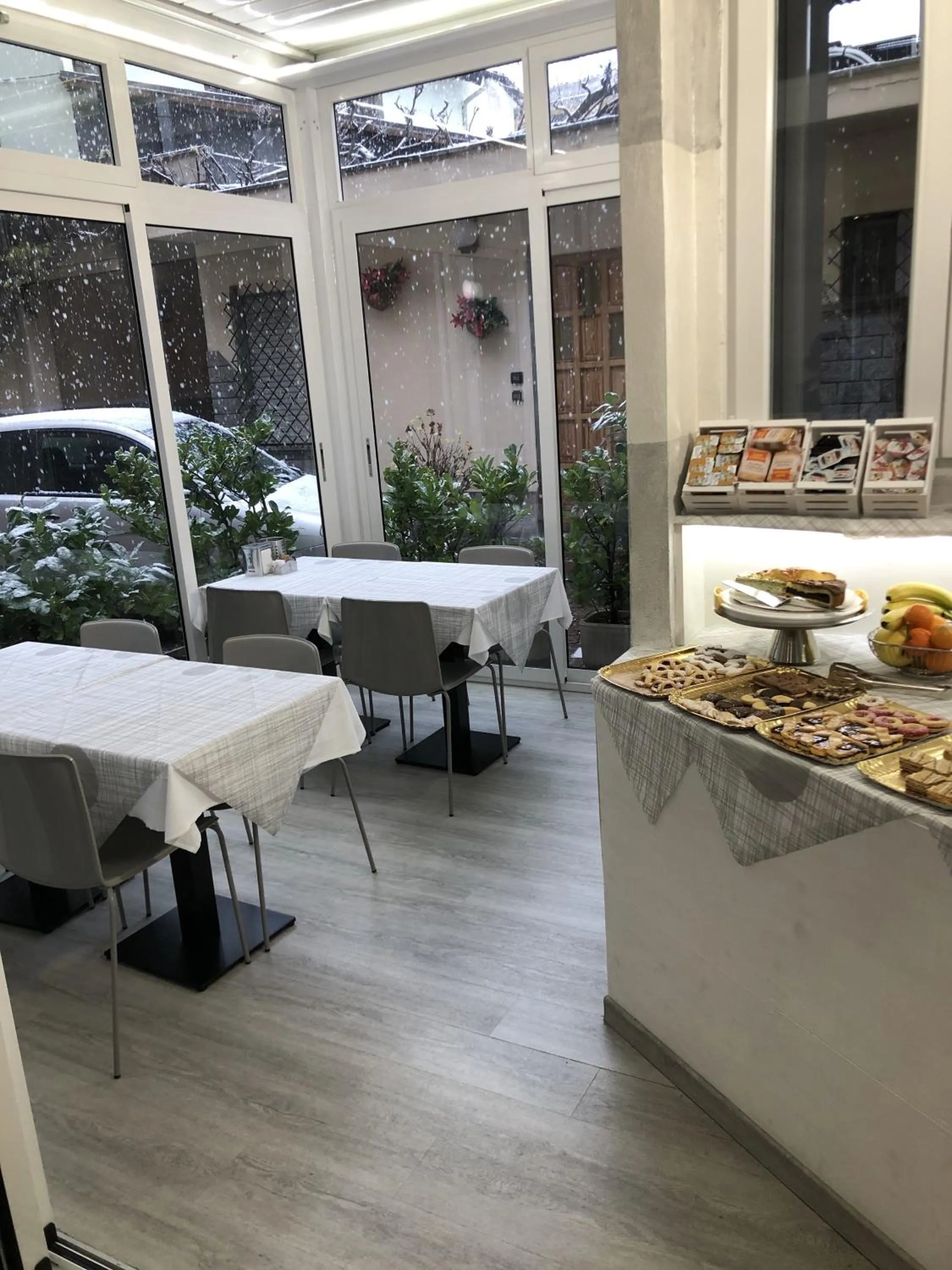 Buffet breakfast in Hotel City