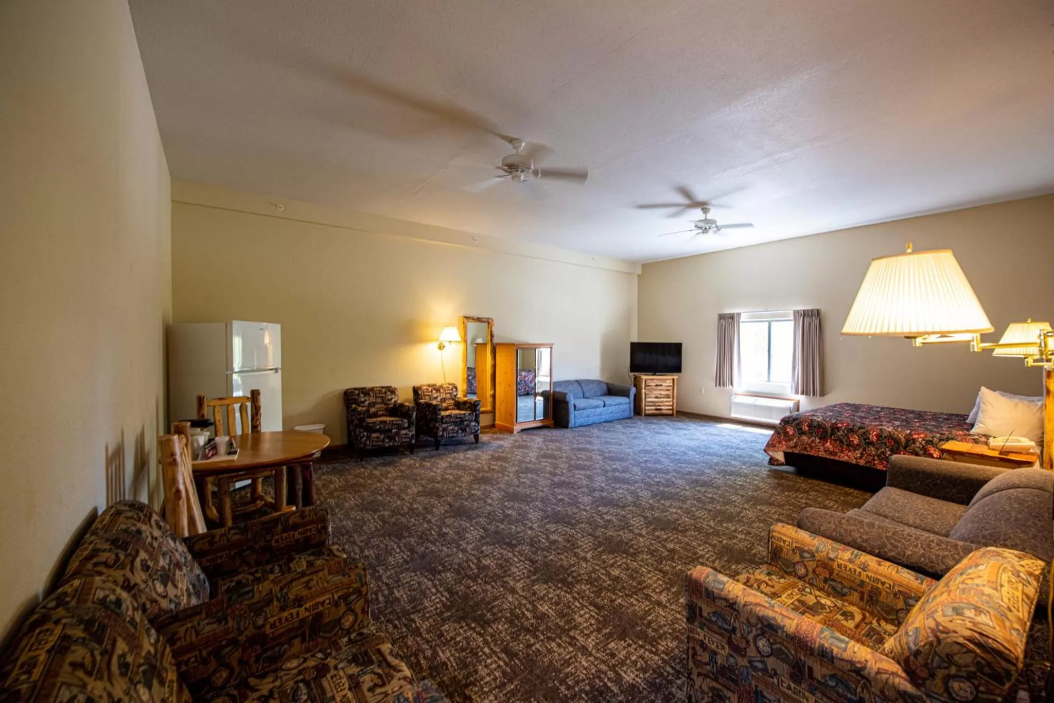 Bed in Super 8 by Wyndham Bridgeview of Mackinaw City