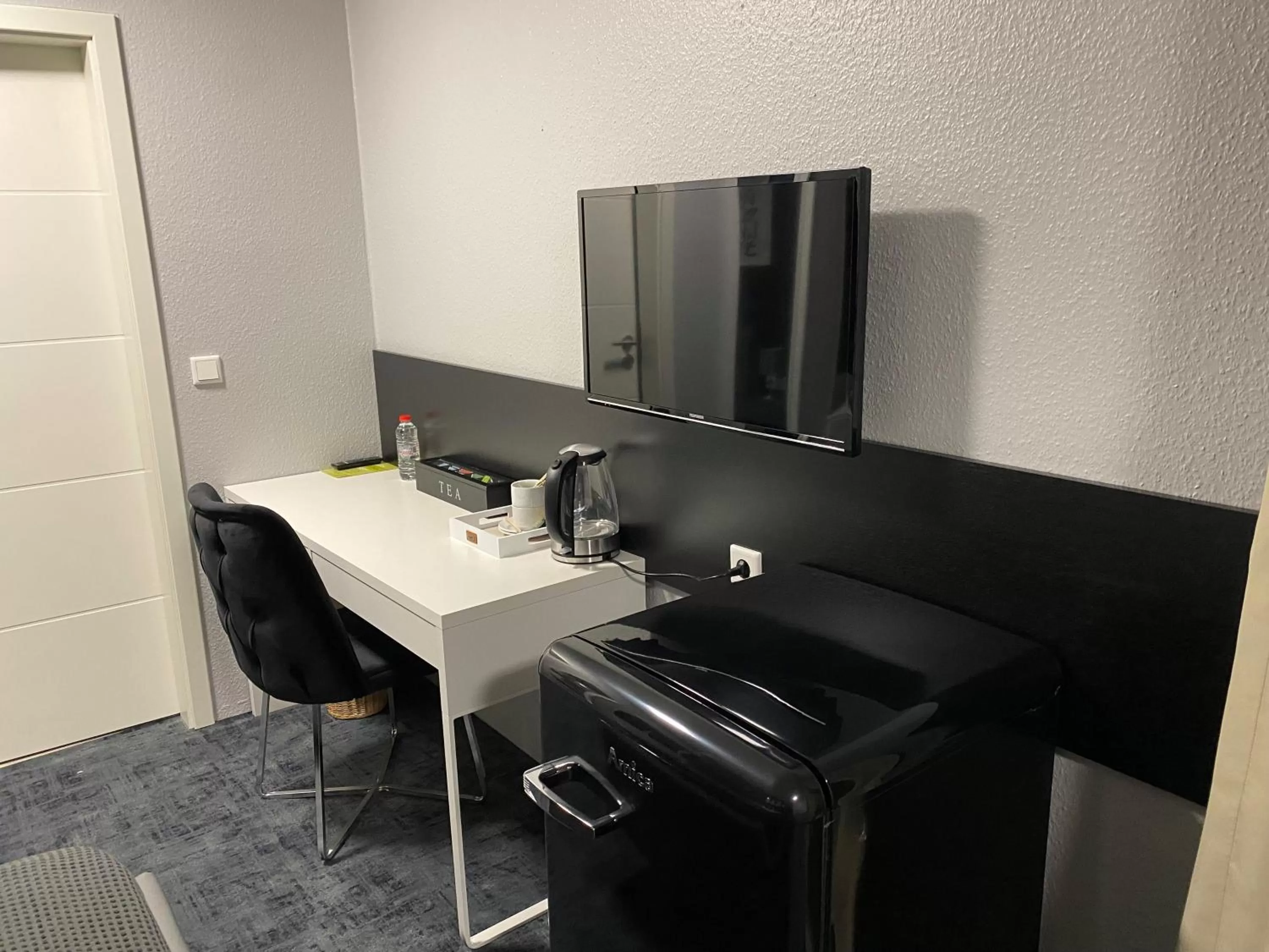 TV and multimedia, TV/Entertainment Center in Hotel Deluxe