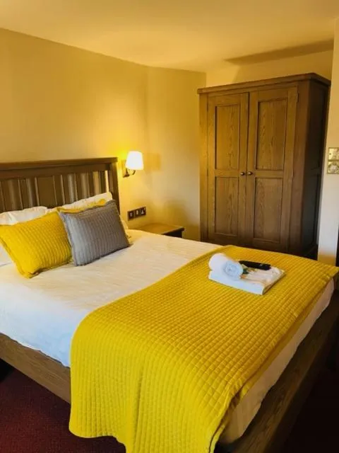 Bed in Crown & Cushion Hotel