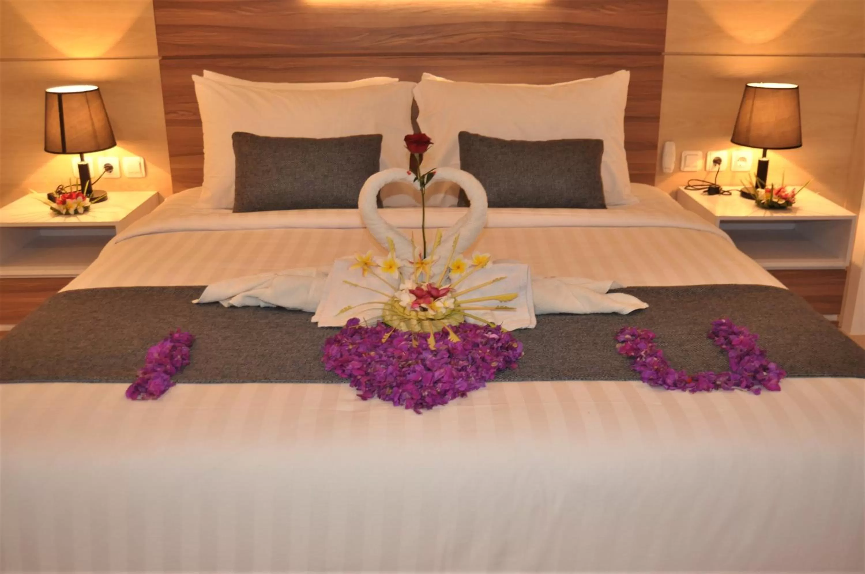 Photo of the whole room, Bed in SUITE OCEAN BLUE