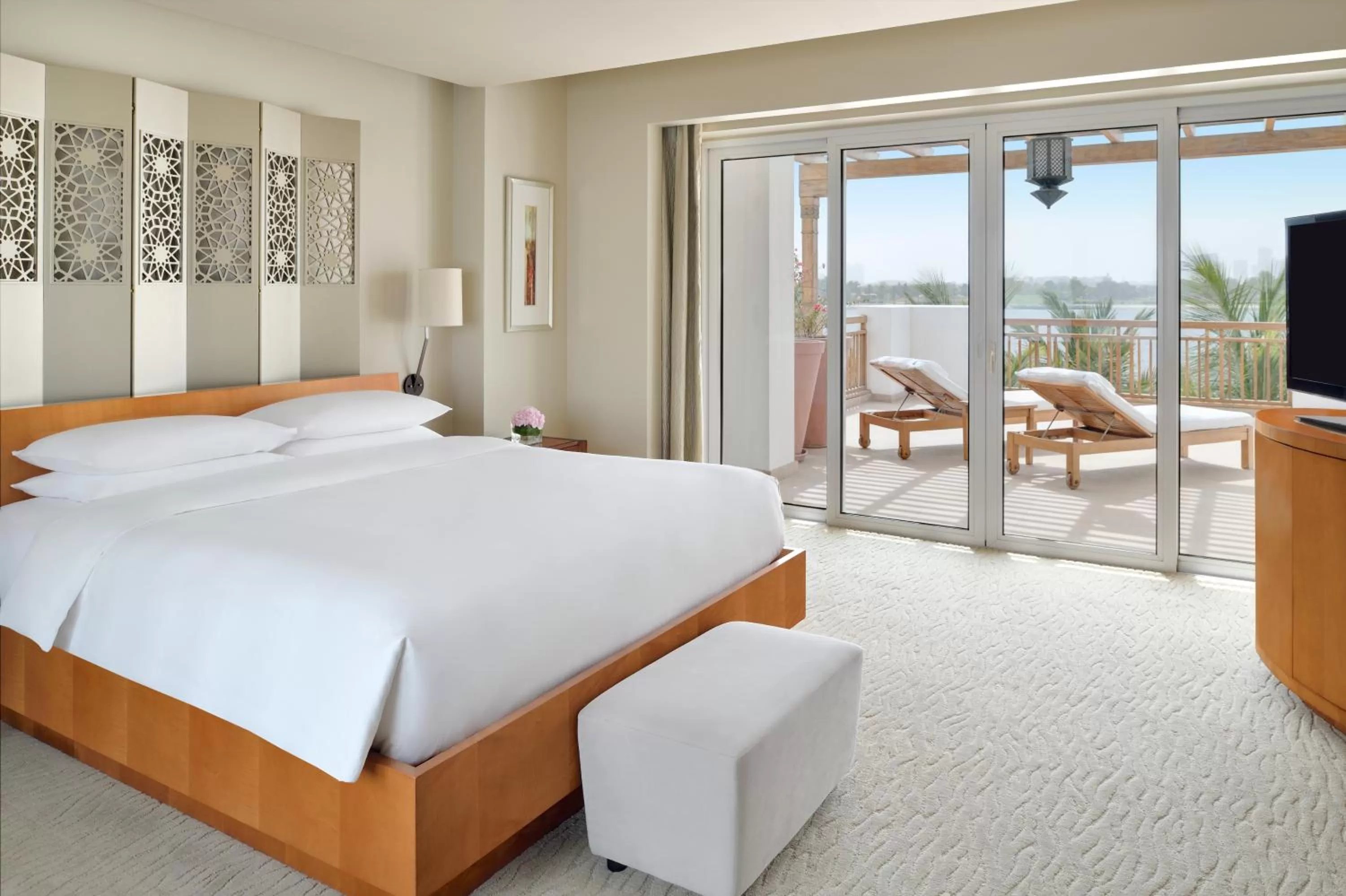 Bed in Park Hyatt Dubai