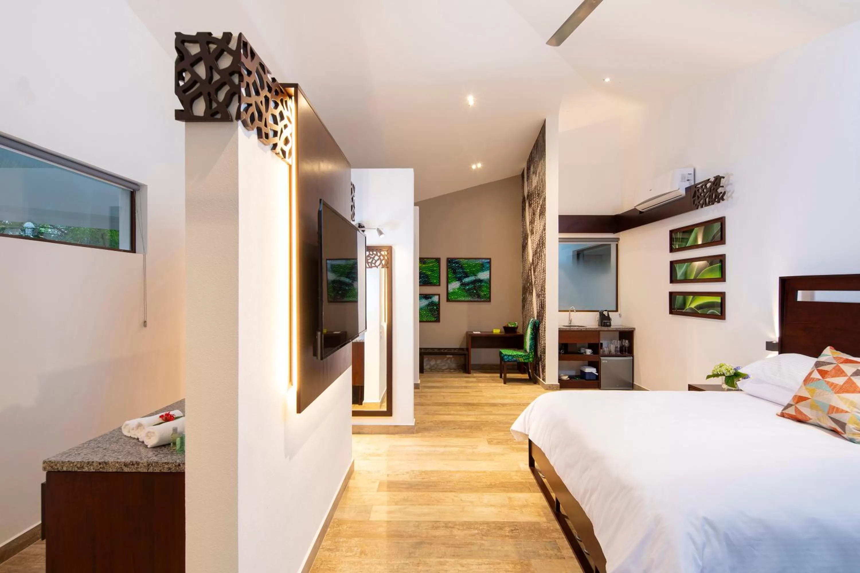 Facade/entrance, Bed in Pumilio Mountain & Ocean Hotel