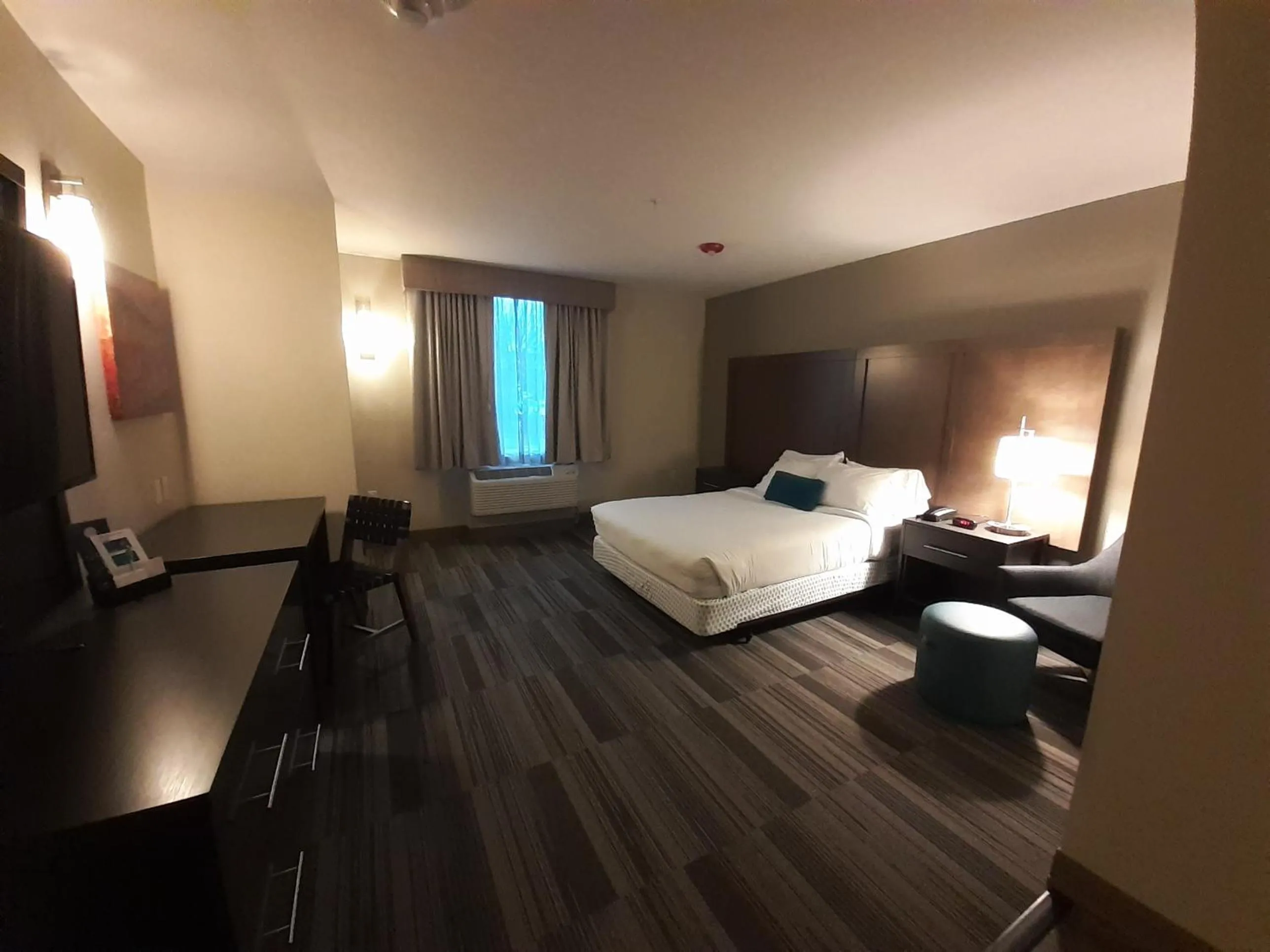 Bed in Simple Suites Boise Airport