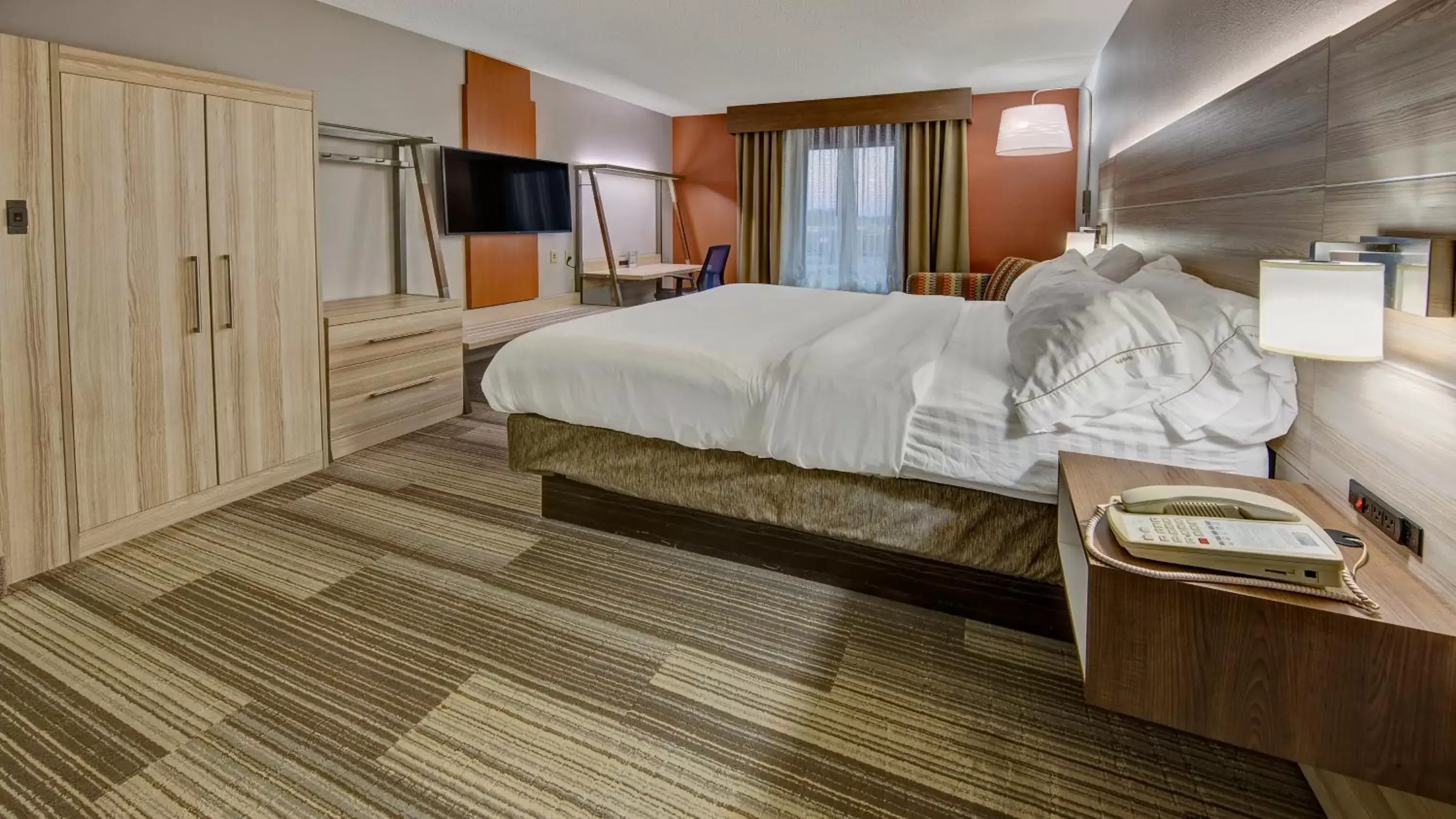 King Room - Mobility Access/Hearing Accessible in Holiday Inn Express Hotel & Suites London, an IHG Hotel King Room - Mobility Access/Hearing Accessible in Holiday Inn Express Hotel & Suites London, an IHG Hotel