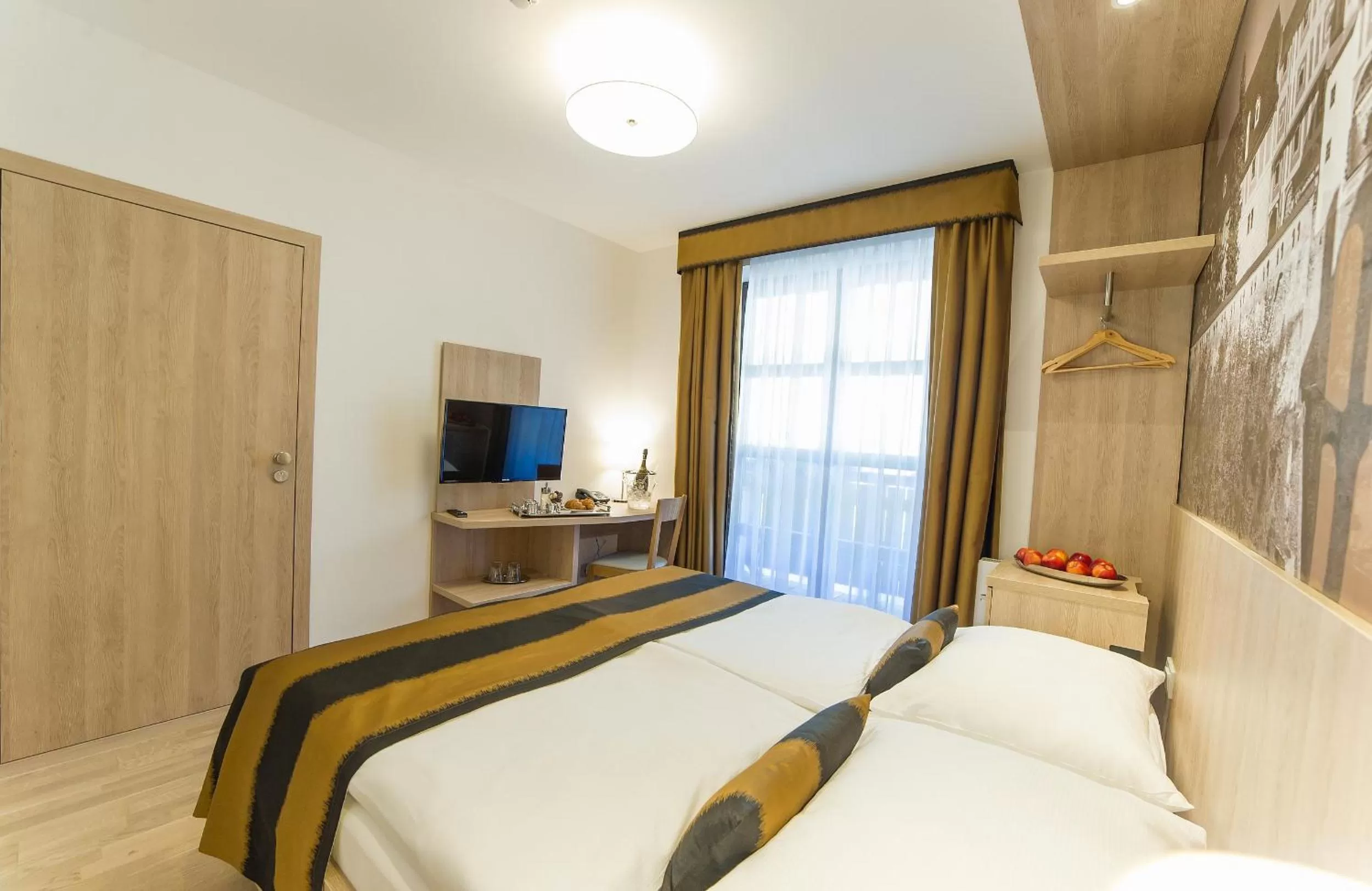 Bed in Garni hotel Castle Bridge