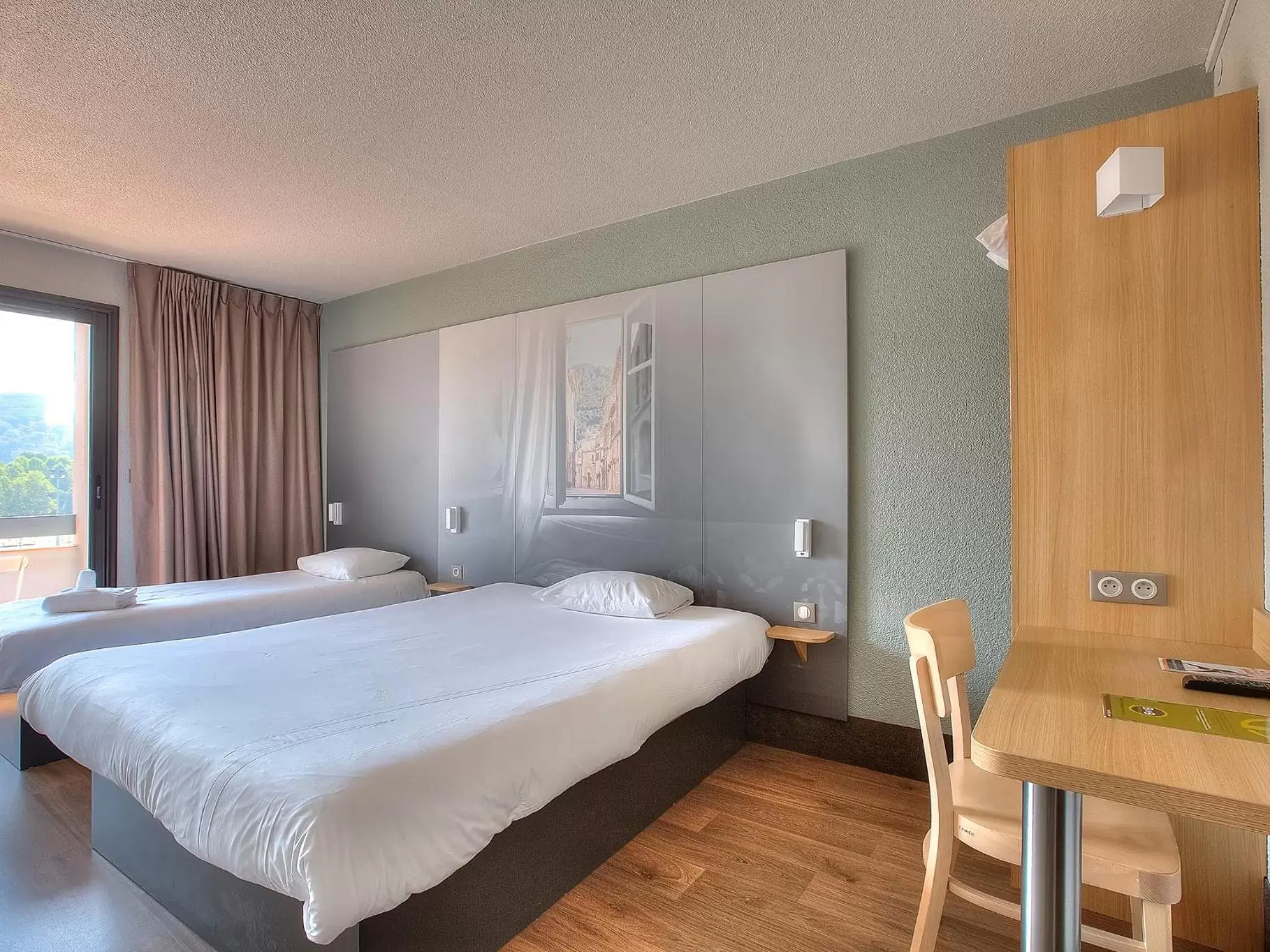 Twin Room in B&B HOTEL Villeneuve Loubet Village Twin Room in B&B HOTEL Villeneuve Loubet Village