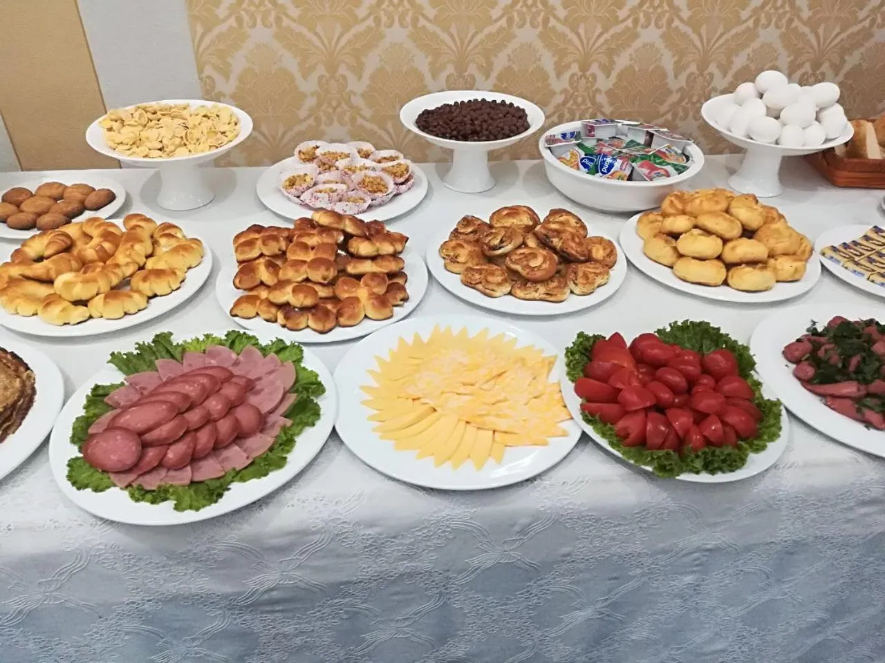 Food and drinks in Renion Hotel