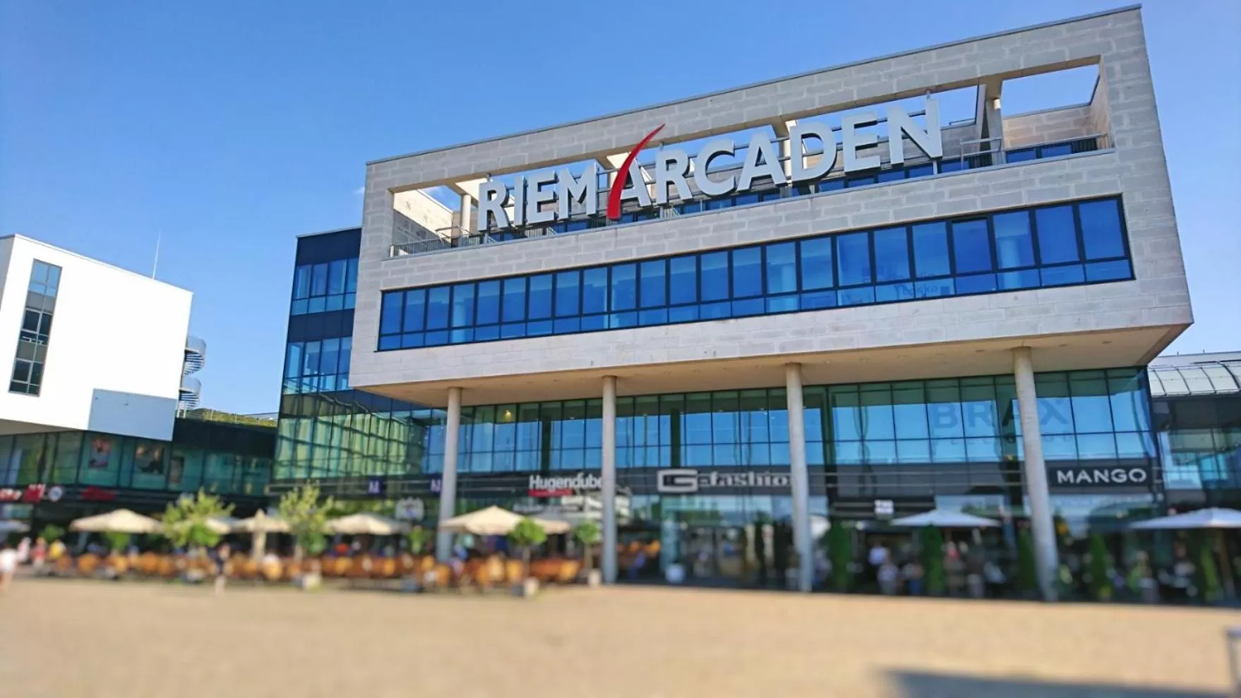 Shopping Area, Property Building in Apart Hotel Messe Munich - my room Apartments