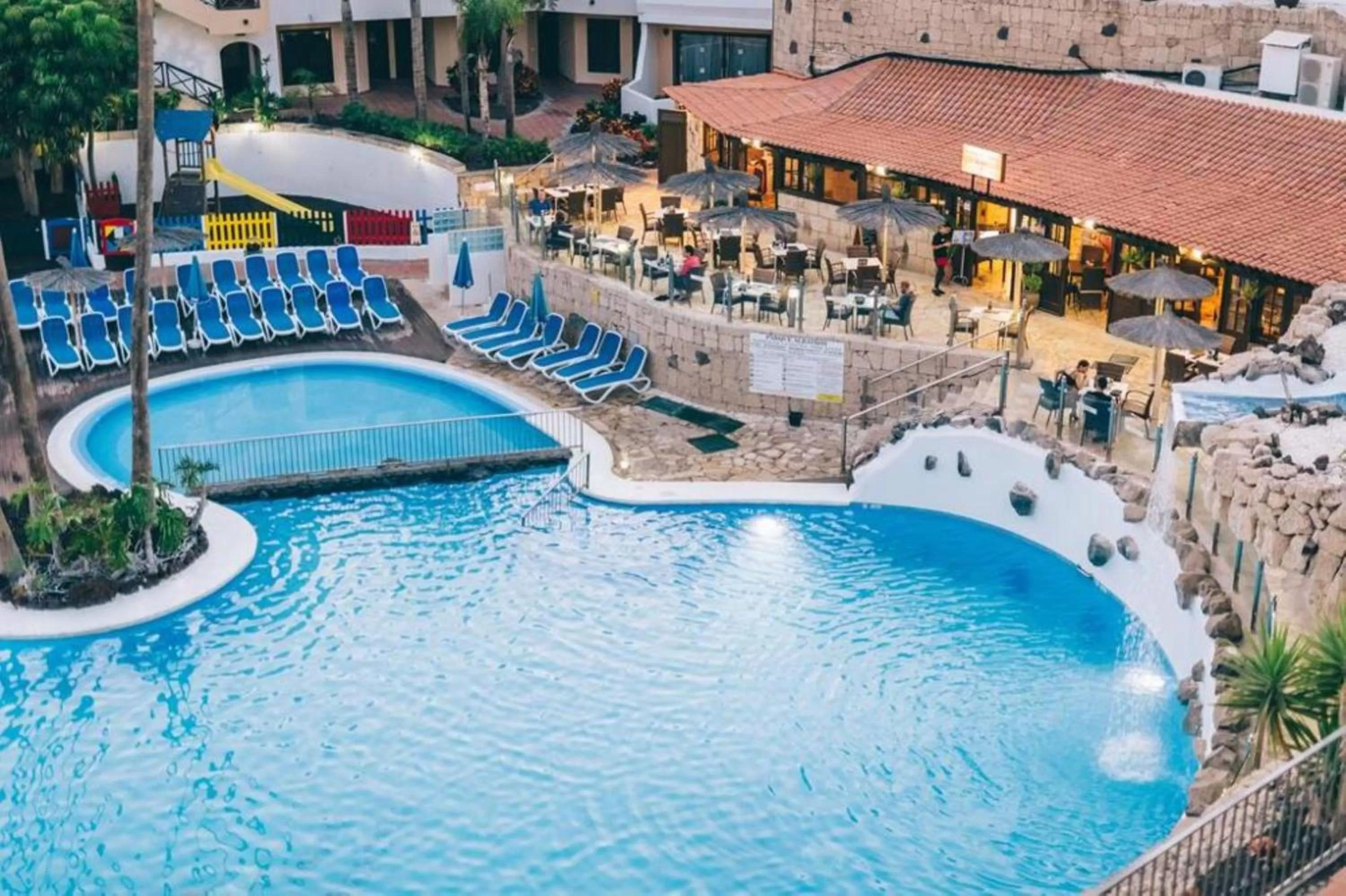 Swimming pool in Sunshine Apartments