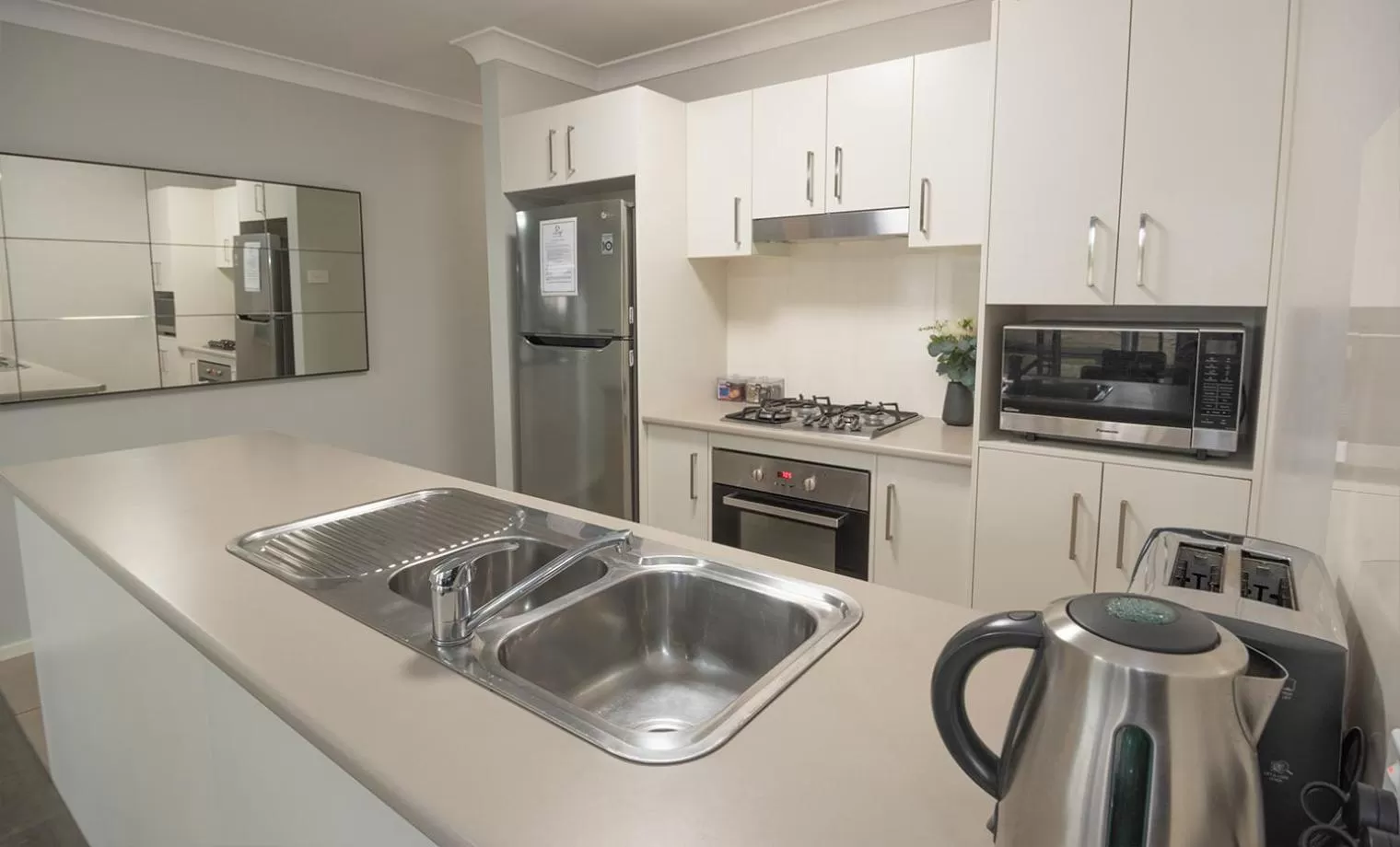 Kitchen or kitchenette in Cardiff Executive Apartments