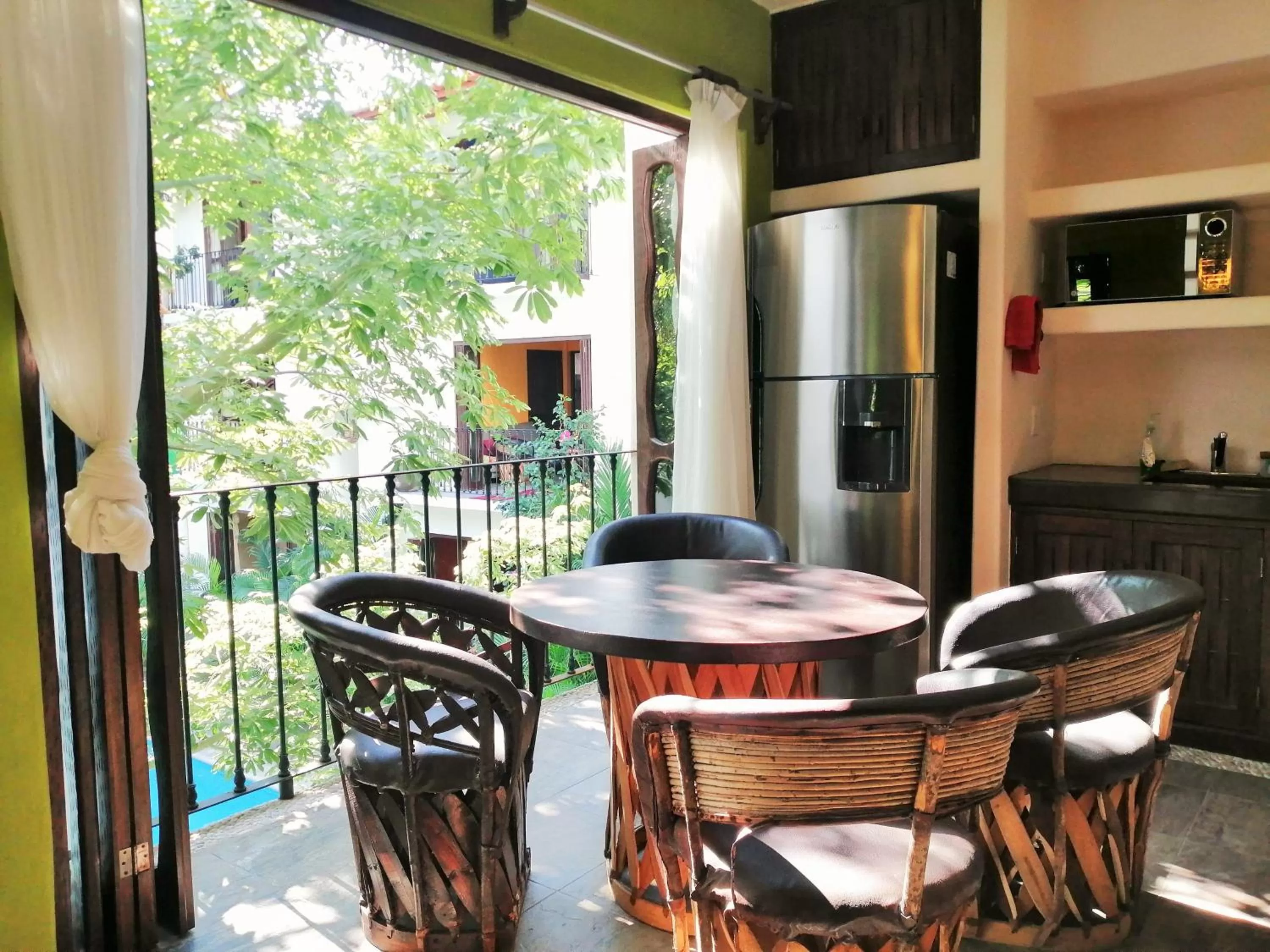 Dining area in Ceiba Studios