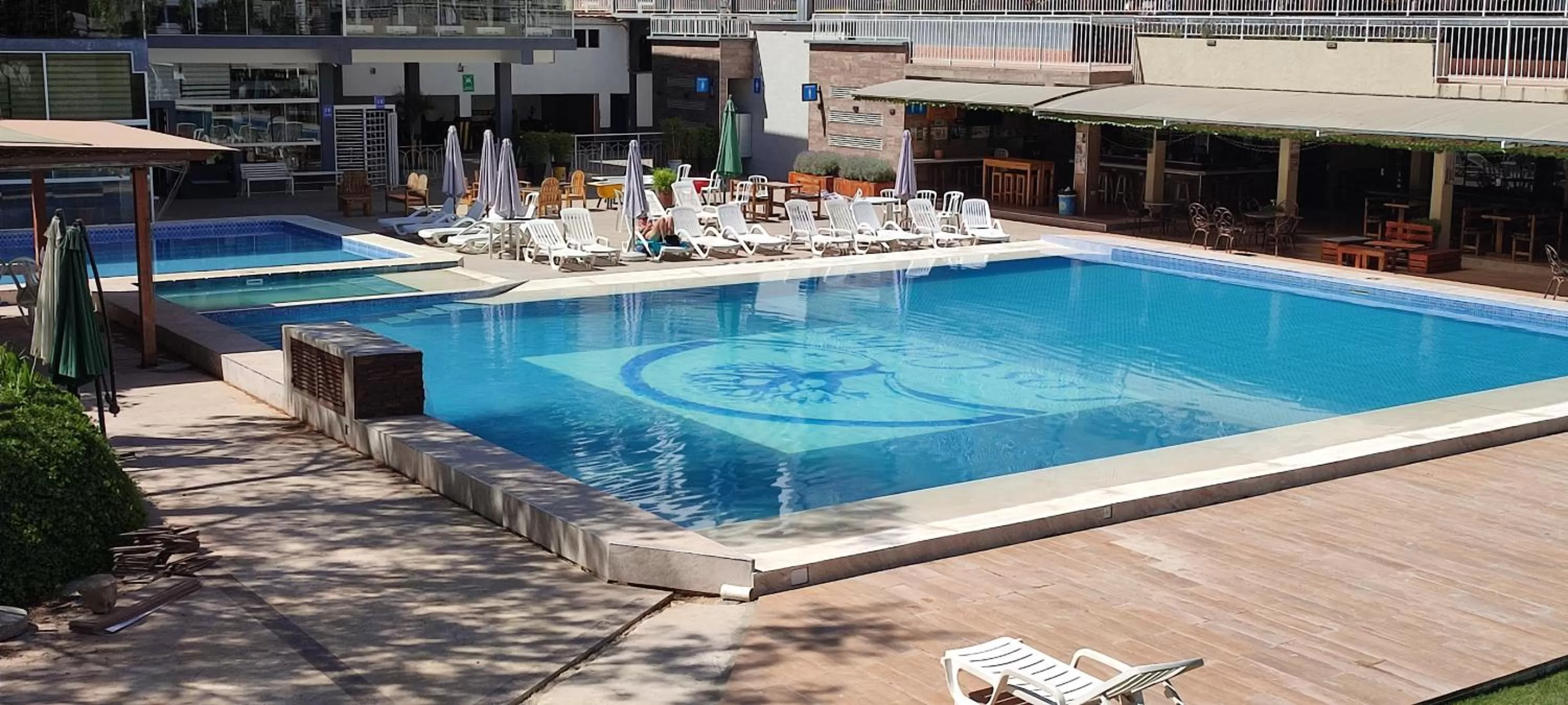 Swimming pool in Hotel Los Ceibos