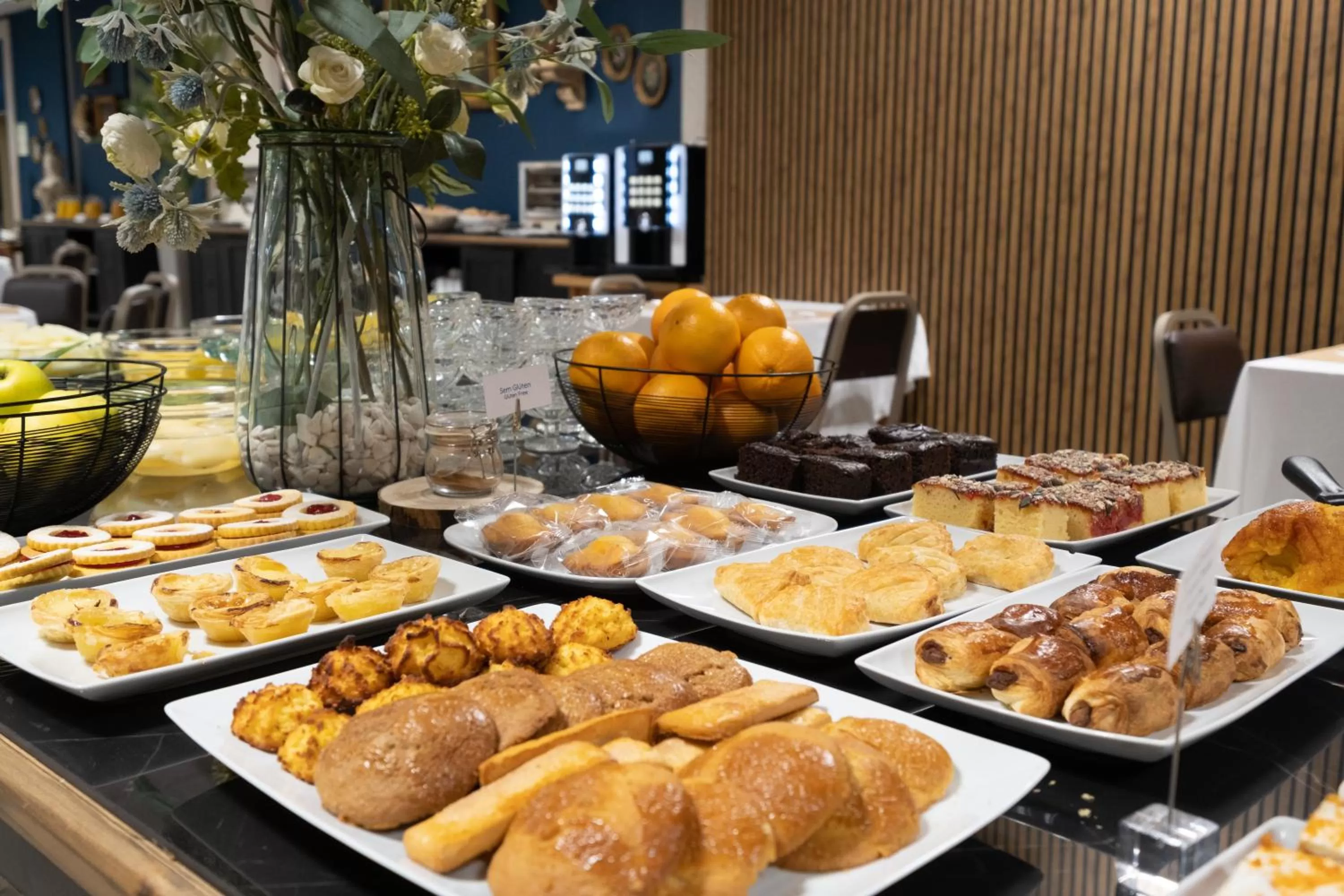 Breakfast in Hotel Rainha D. Amélia, Arts & Leisure