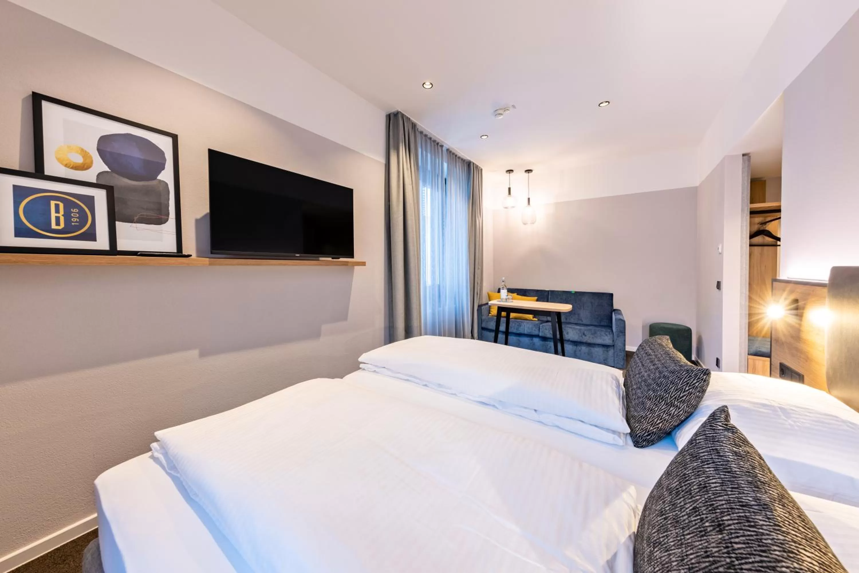 Photo of the whole room, Bed in BOLLWERK Lifestyle Hotel, automatisiertes Hotel mit Self Check In