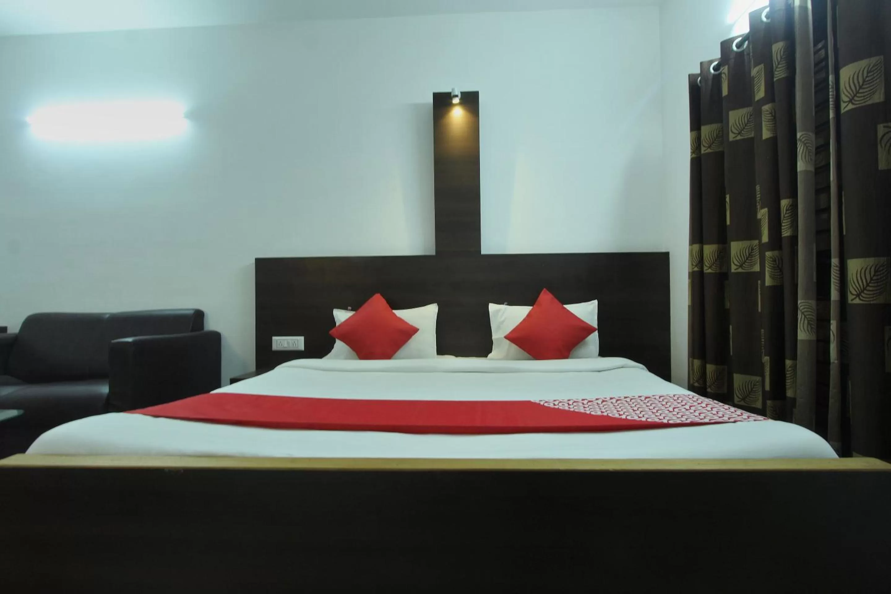 Bed in Lake View Hotel