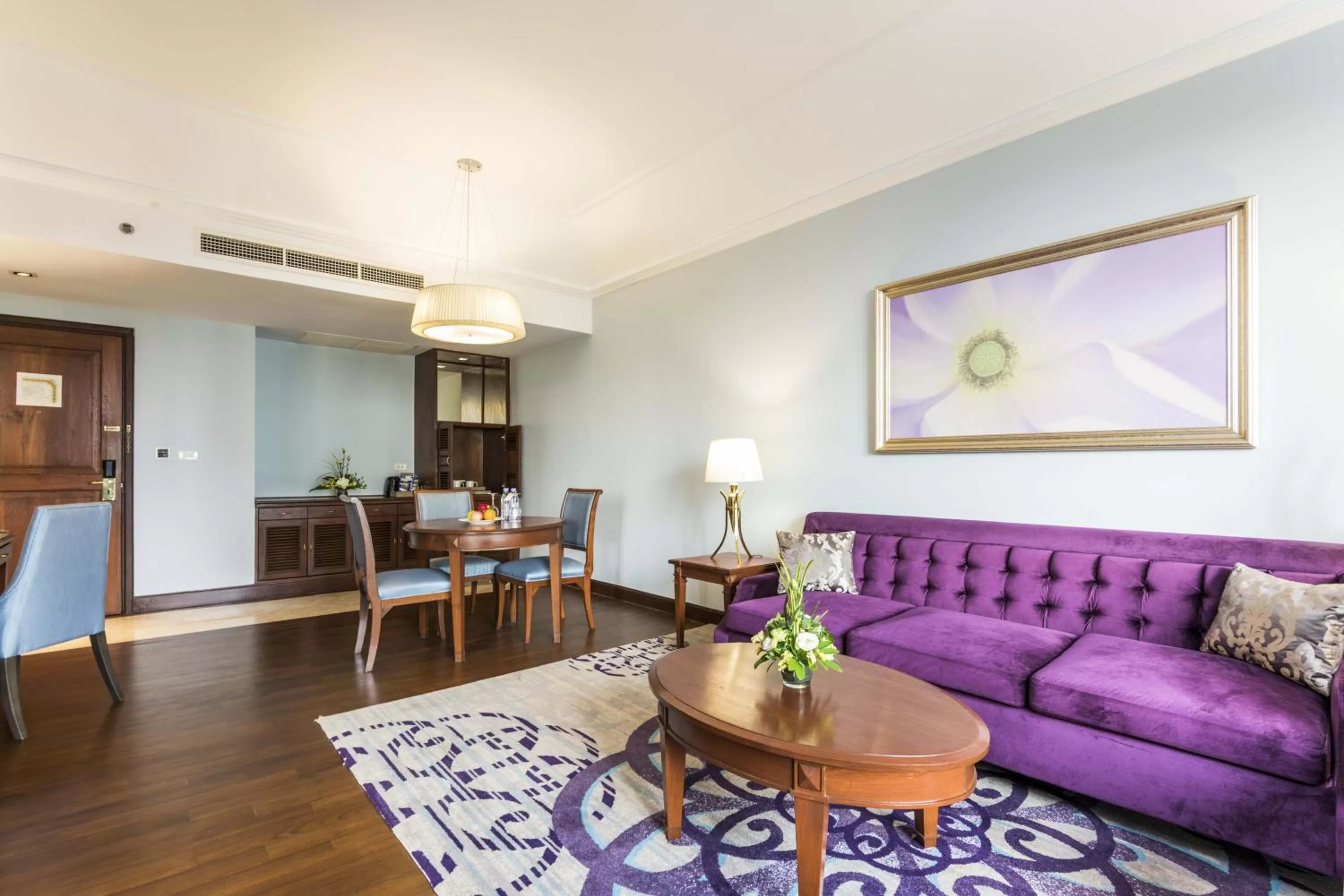 Living room in Chatrium Hotel Royal Lake Yangon