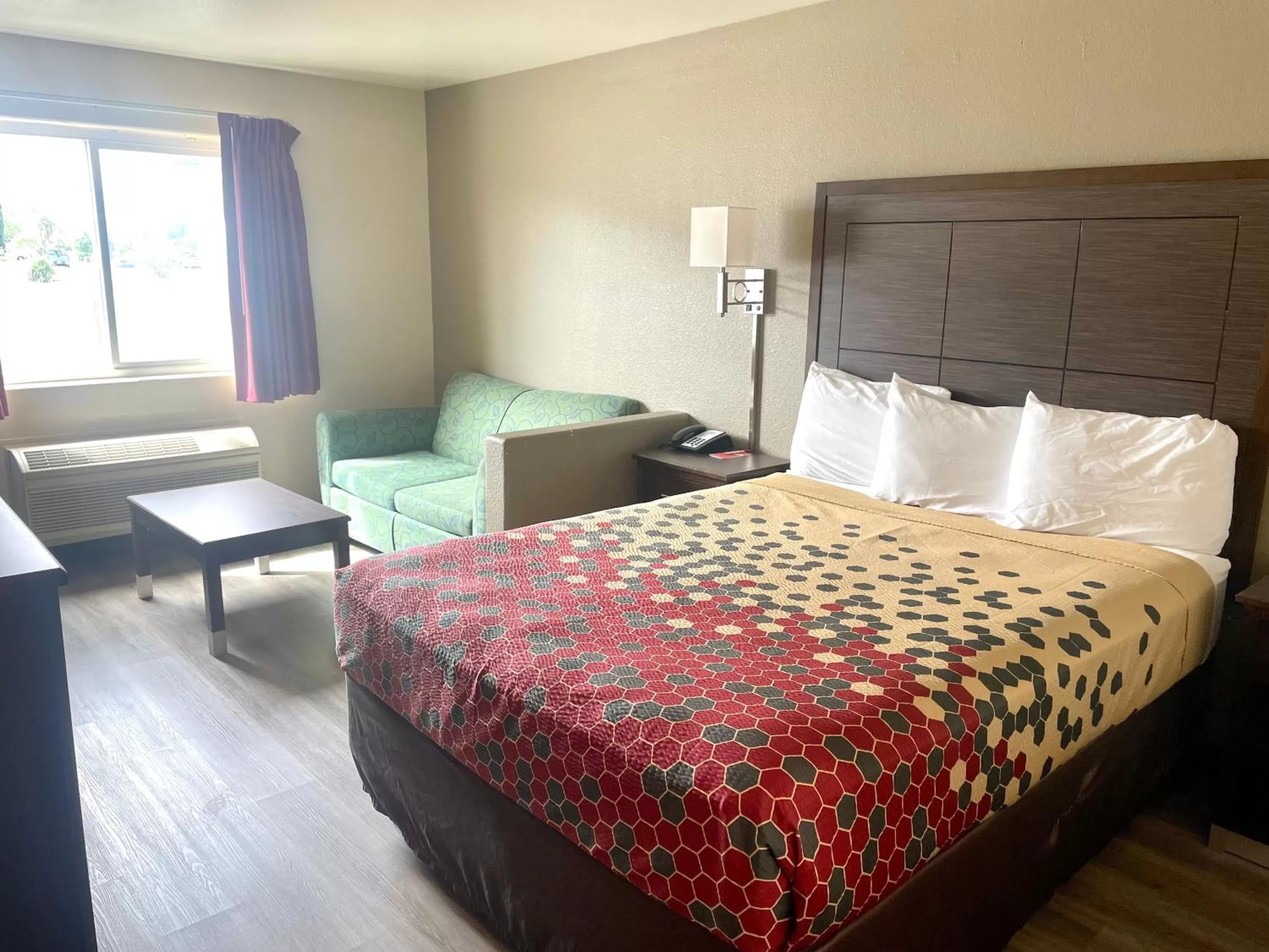Bed in Econo Lodge Inn & Suites Corning Travel Center