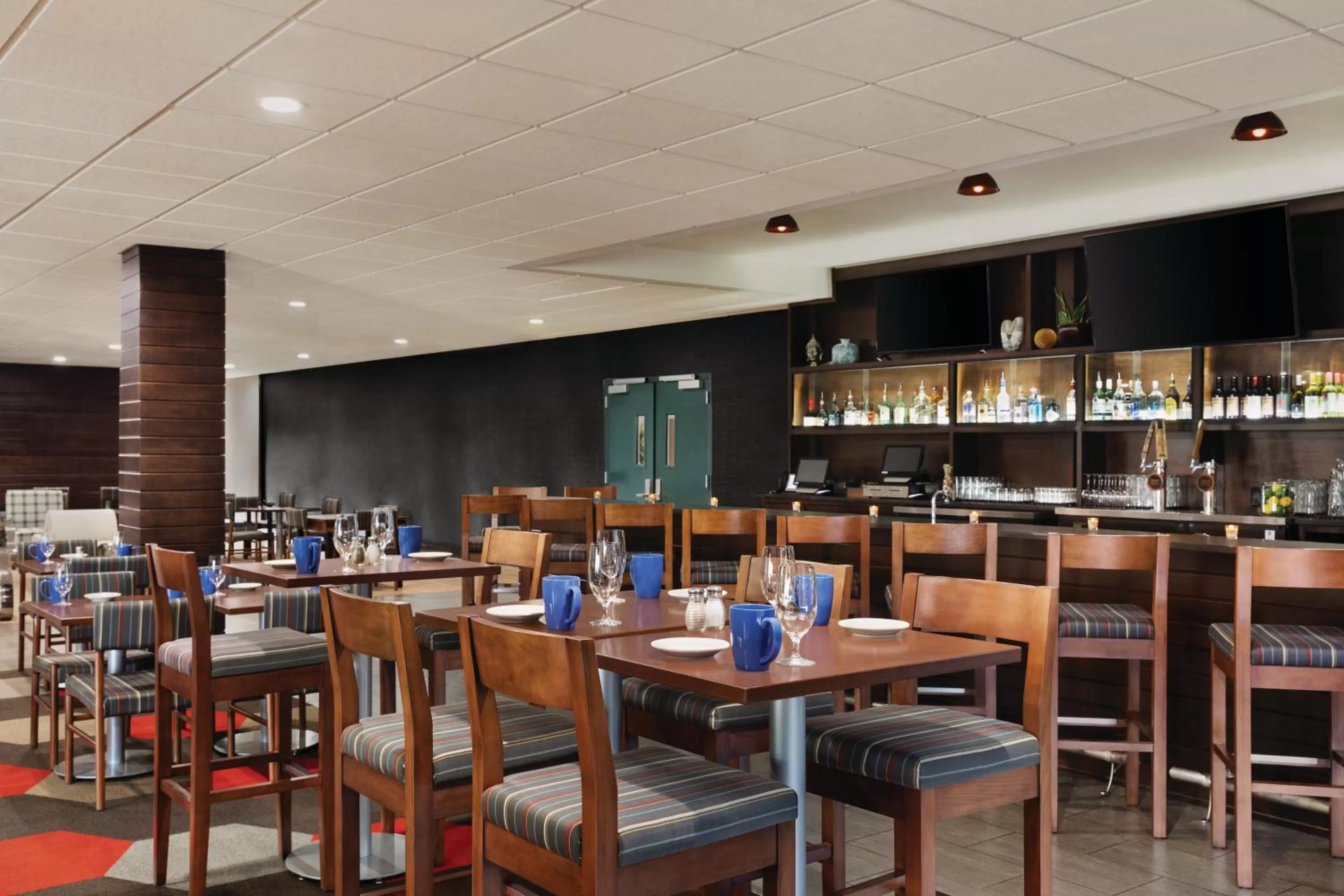 Restaurant/places to eat in Radisson Hotel Oklahoma City Airport
