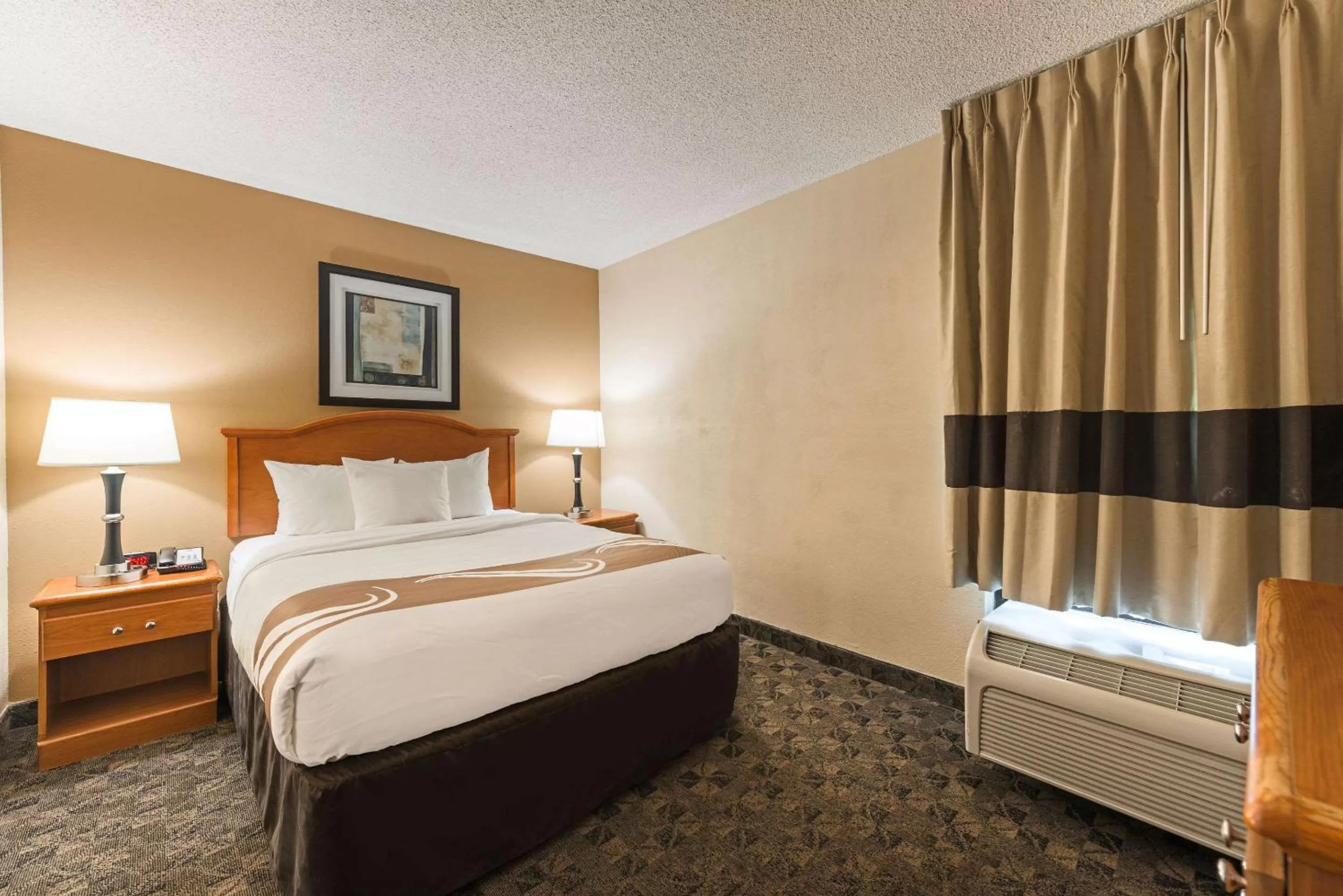 Photo of the whole room, Bed in Quality Inn & Suites Portage Central