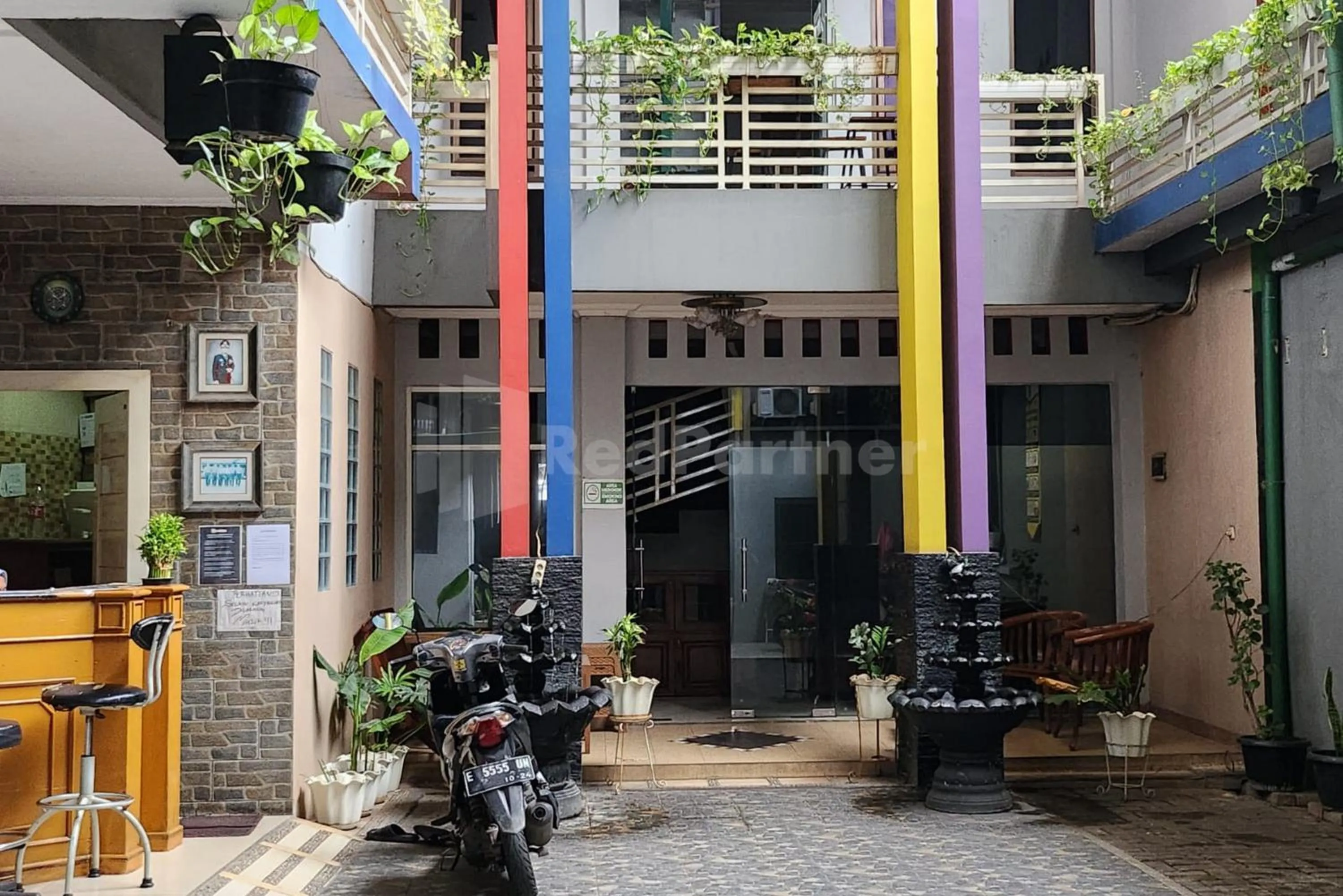 Property building in OYO 1319 Puspita Guesthouse