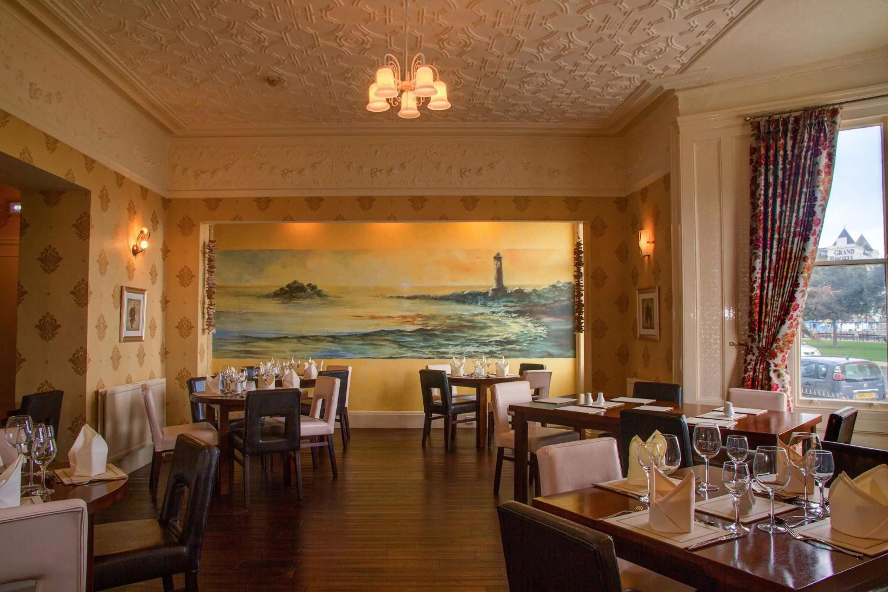 Restaurant/places to eat in Baytree Hotel