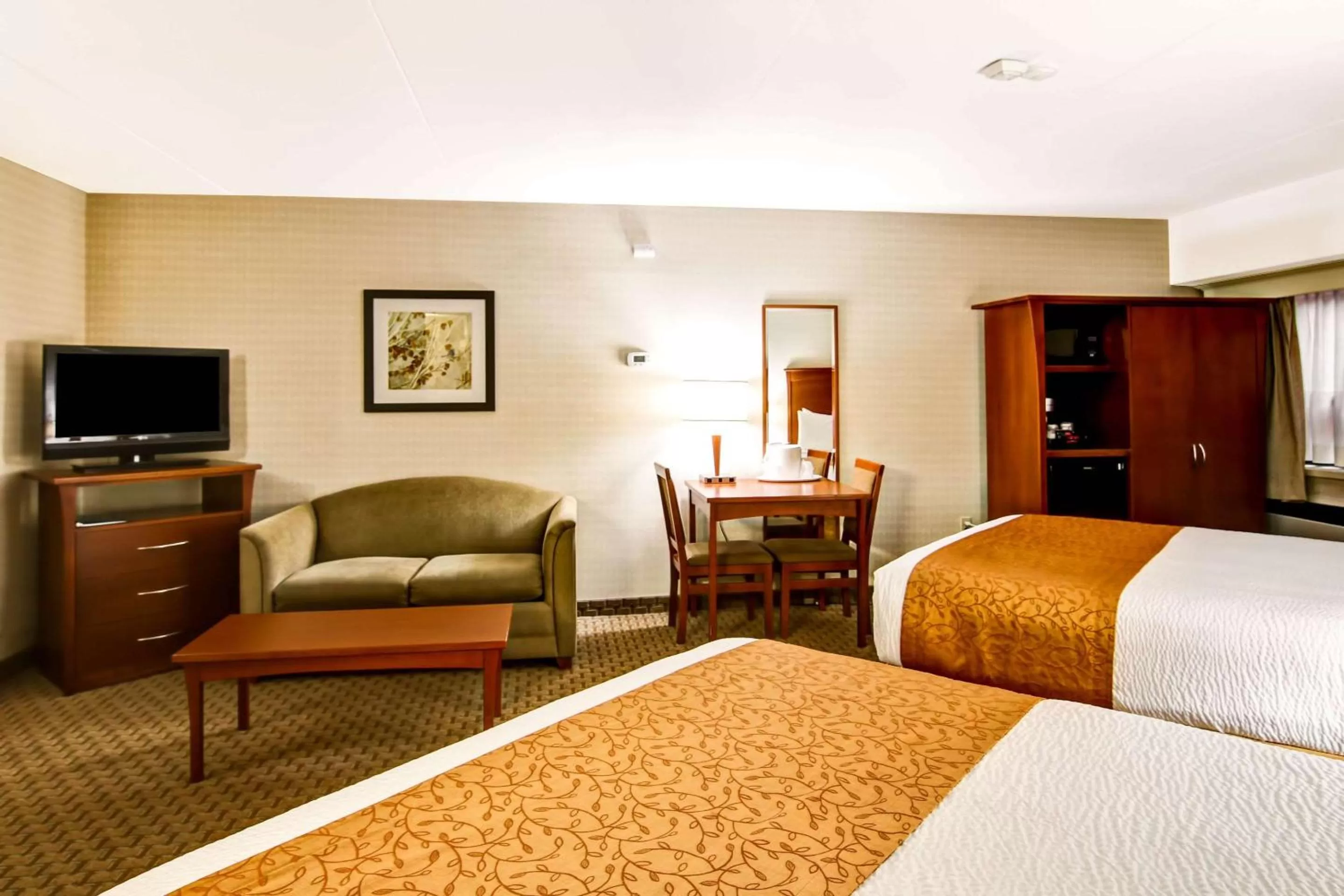 Photo of the whole room, Bed in Quality Inn
