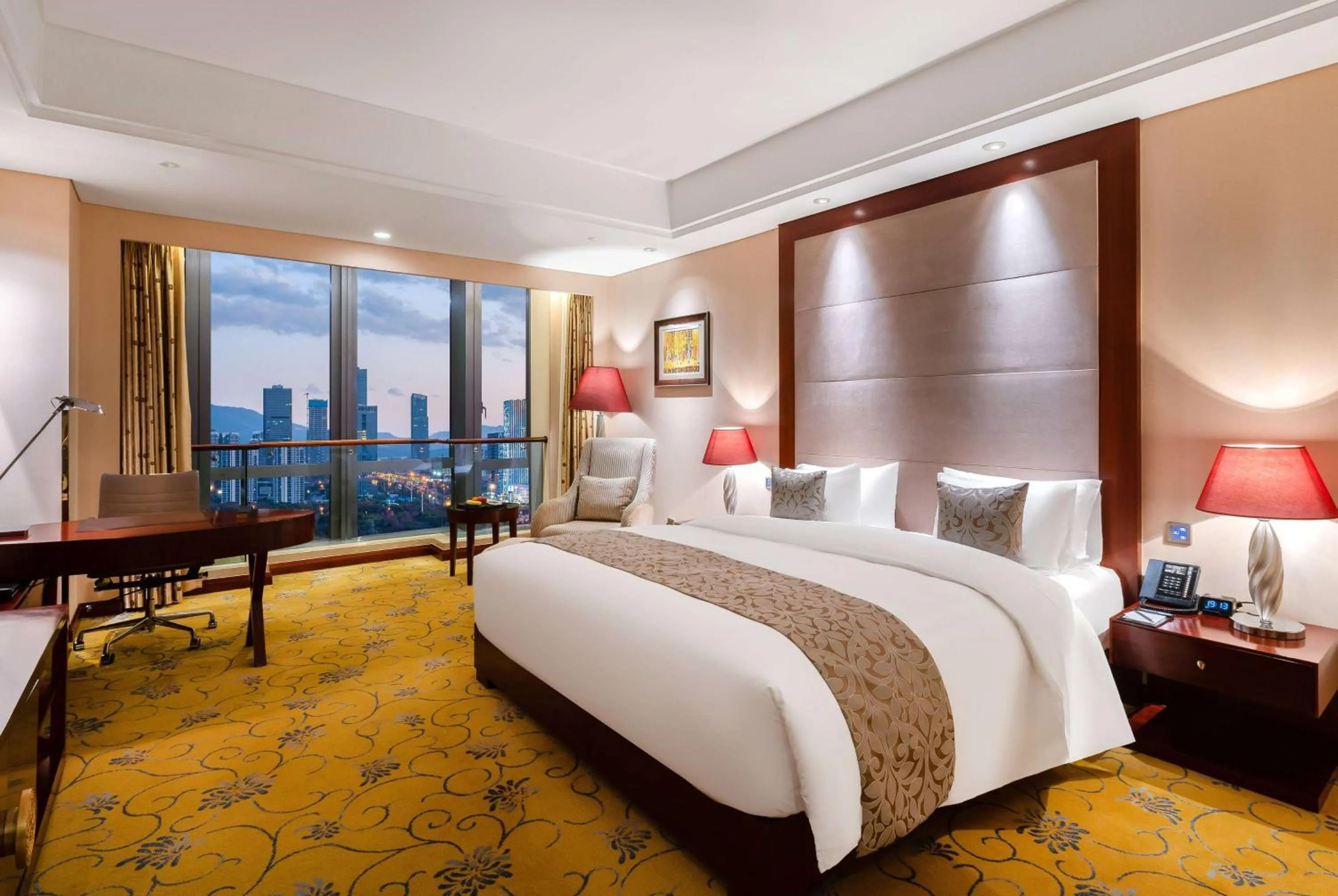 Photo of the whole room, Bed in Howard Johnson Tropical Garden Plaza Kunming Chenggong