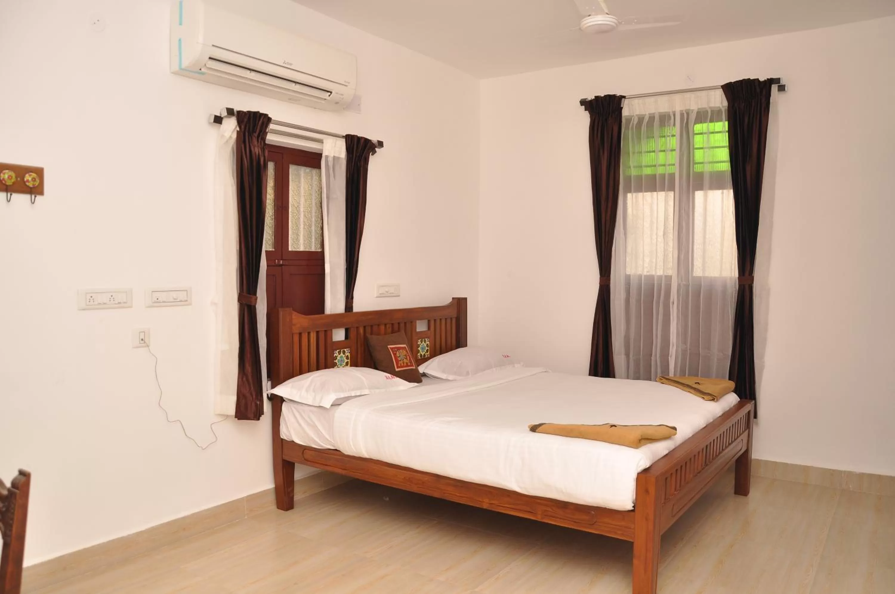 Bedroom, Bed in Rams Inn