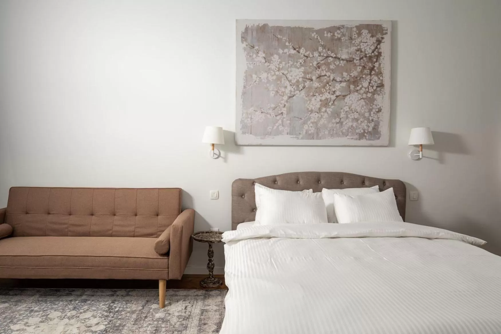 Bed in ALBERT RESIDENCE with PARKING