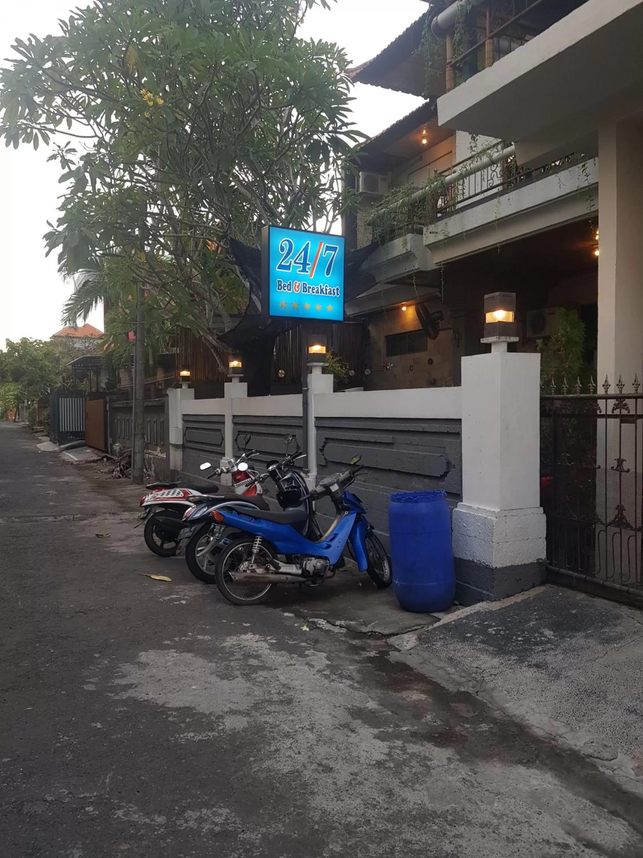 Facade/entrance in 24/7 Bed & Breakfast