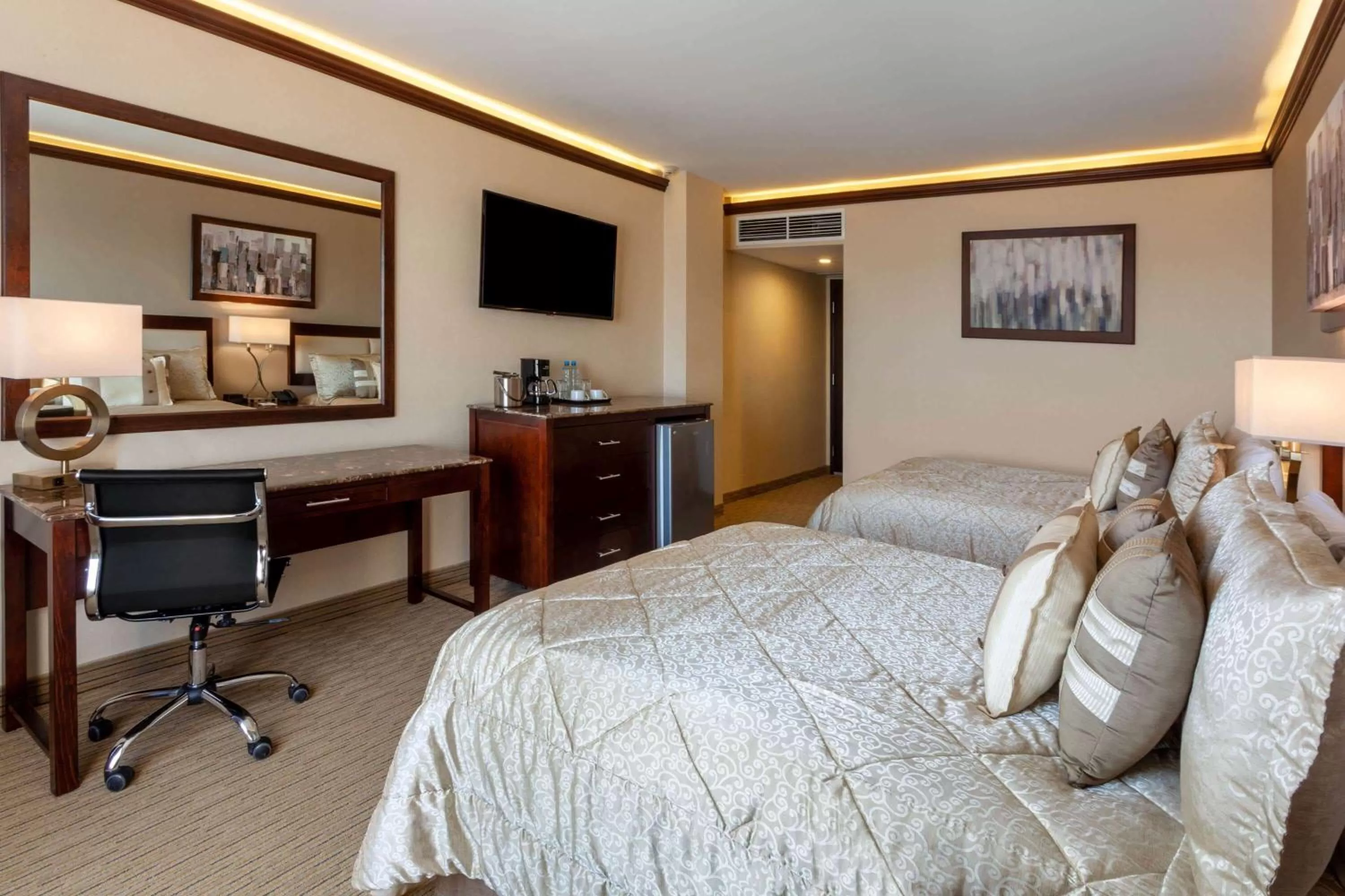 Photo of the whole room, Bed in Wyndham Torreon