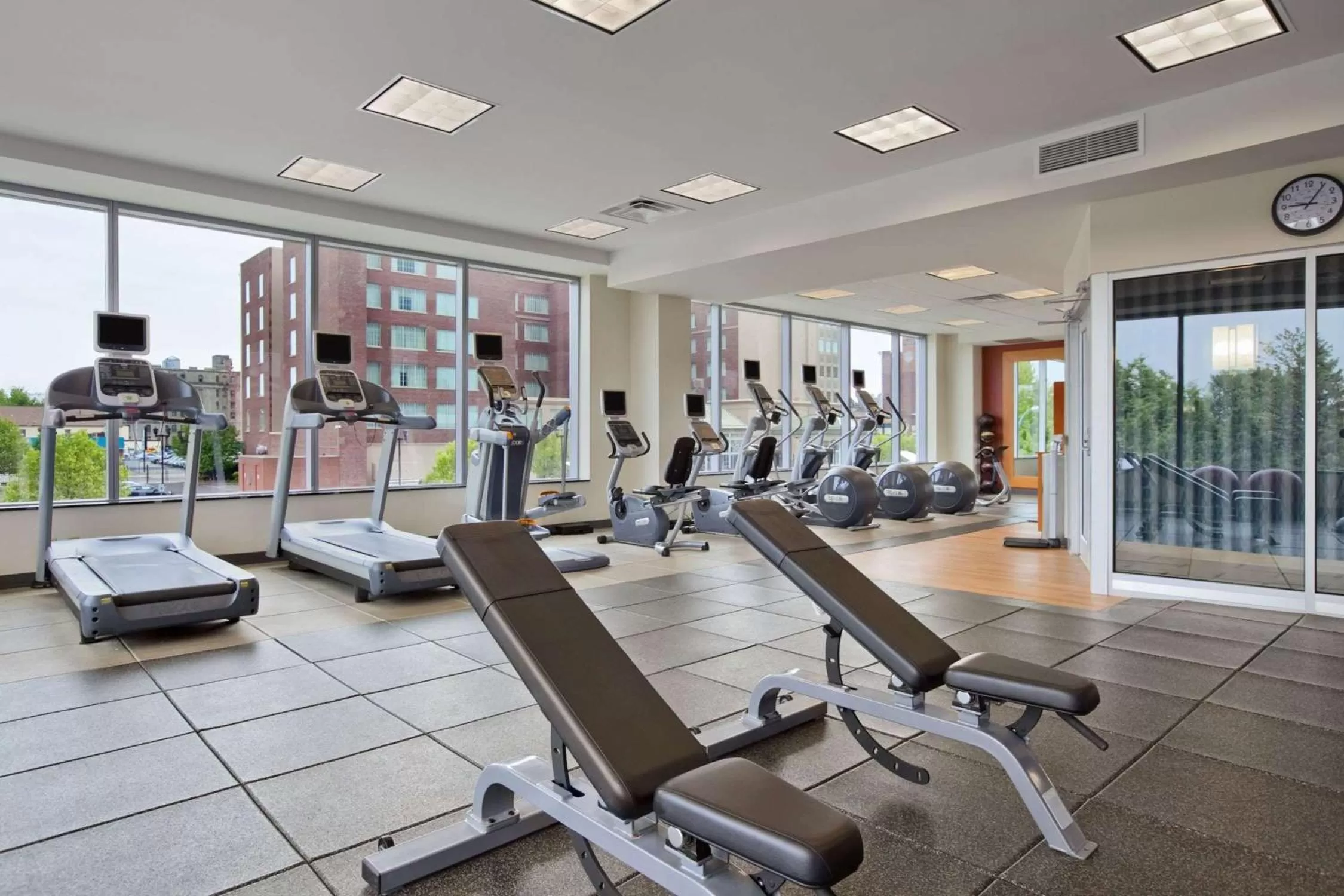 Fitness centre/facilities in Embassy Suites Buffalo