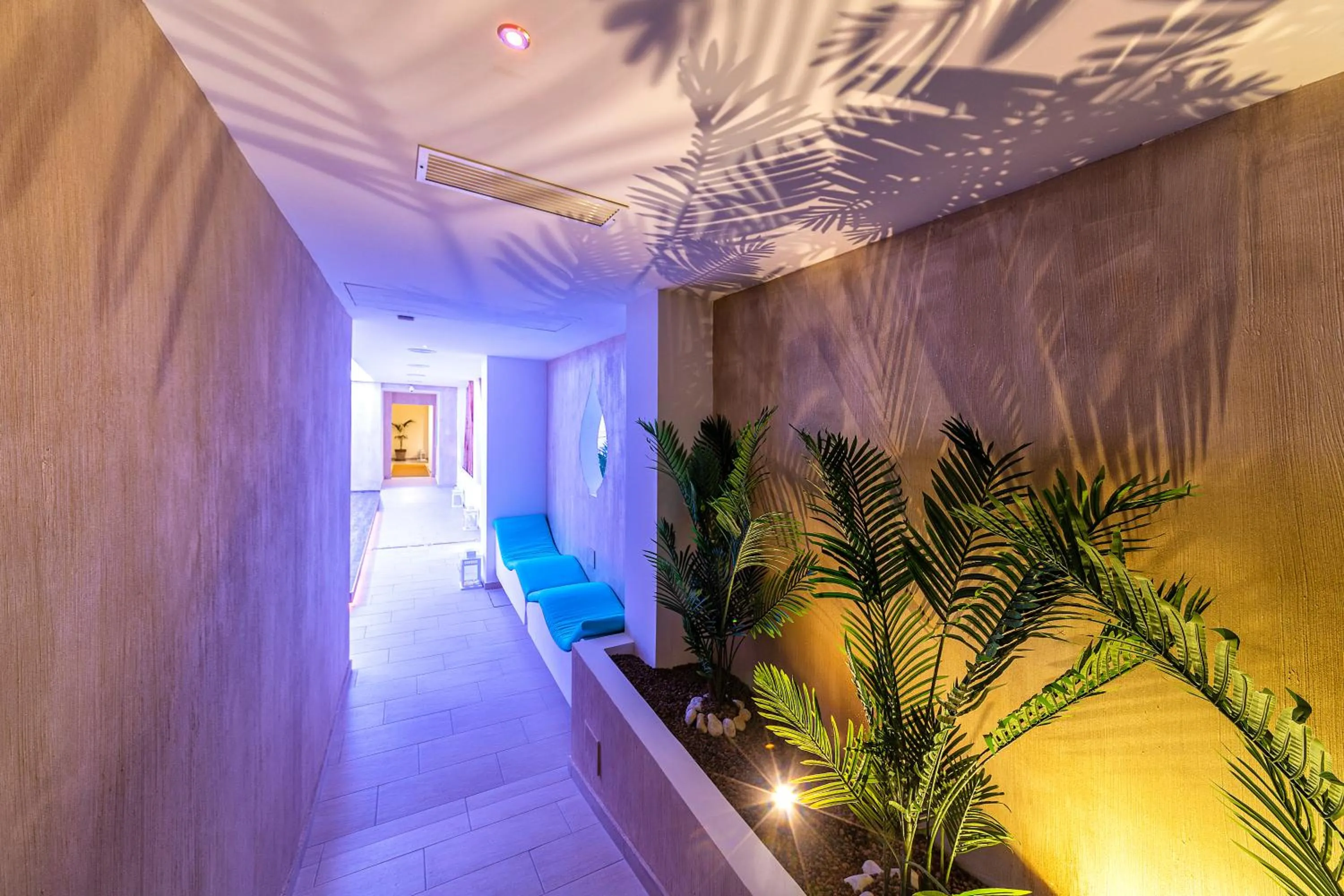 Swimming pool in Royal Sunset Hotel