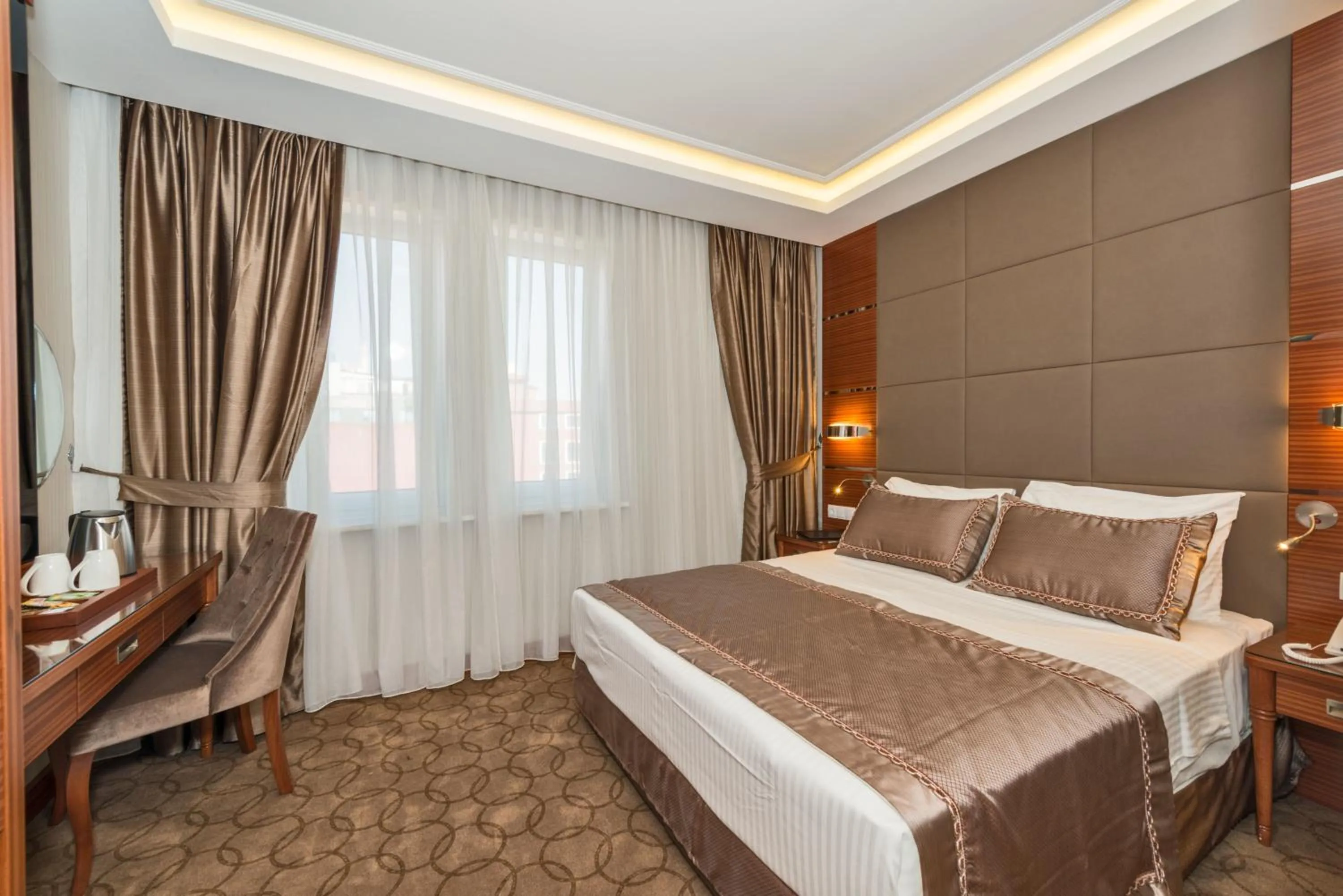 Photo of the whole room, Bed in Glorious Hotel