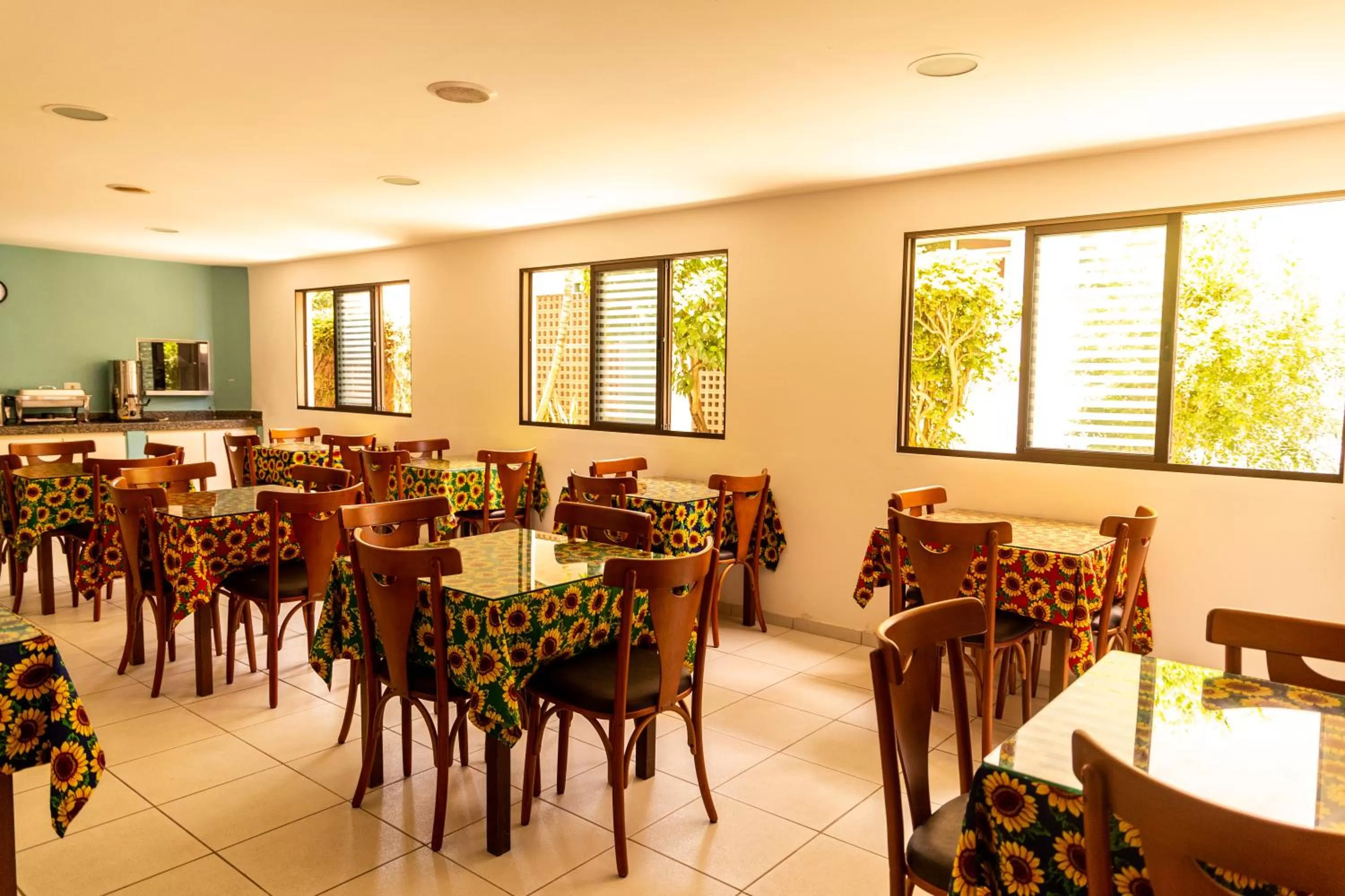 Restaurant/Places to Eat in Pousada Mariluz