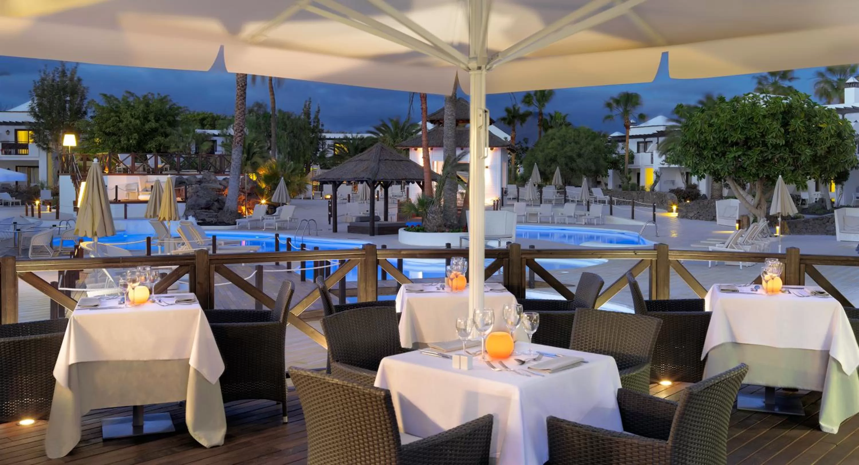 Restaurant/places to eat in Boutique Hotel H10 White Suites - Adults Only