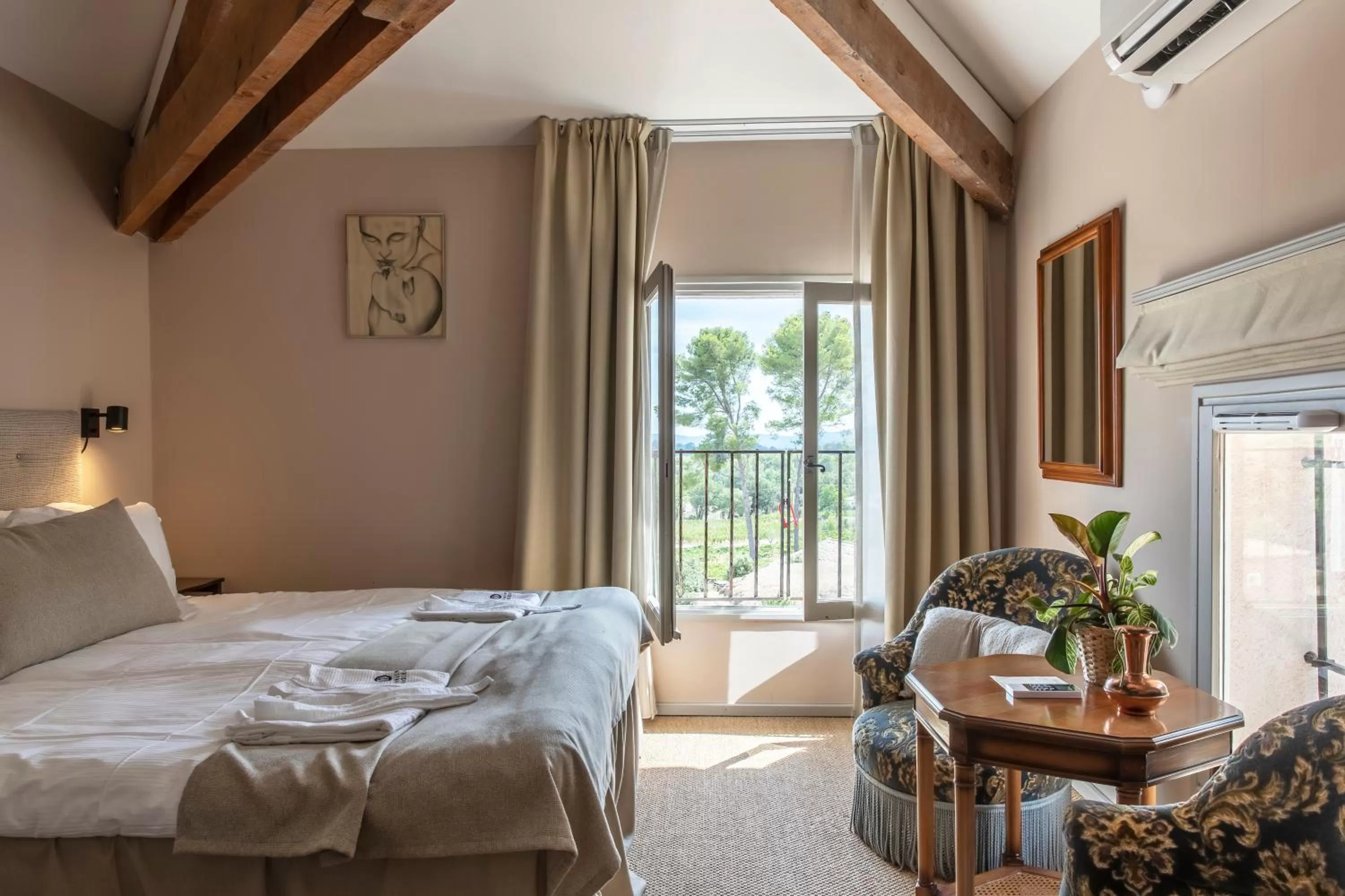 Bedroom, Bed in Domaine Rabiega - Vineyard and Boutique hotel