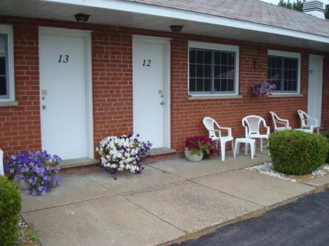 Facade/entrance in Mountain View Motel