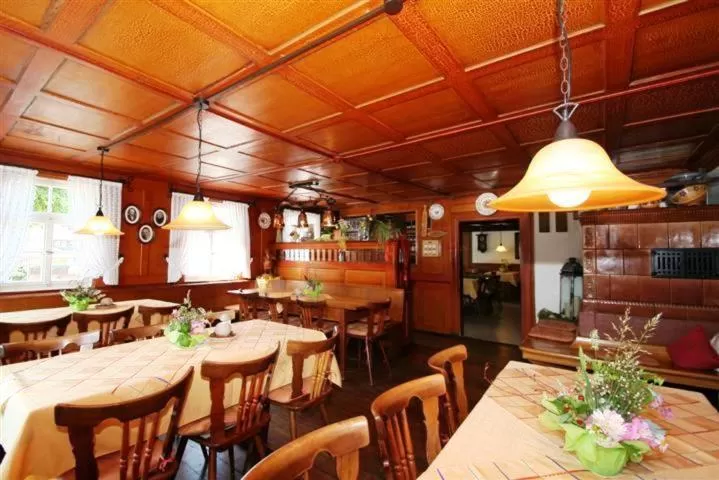 Restaurant/Places to Eat in Gasthaus Zur Linde